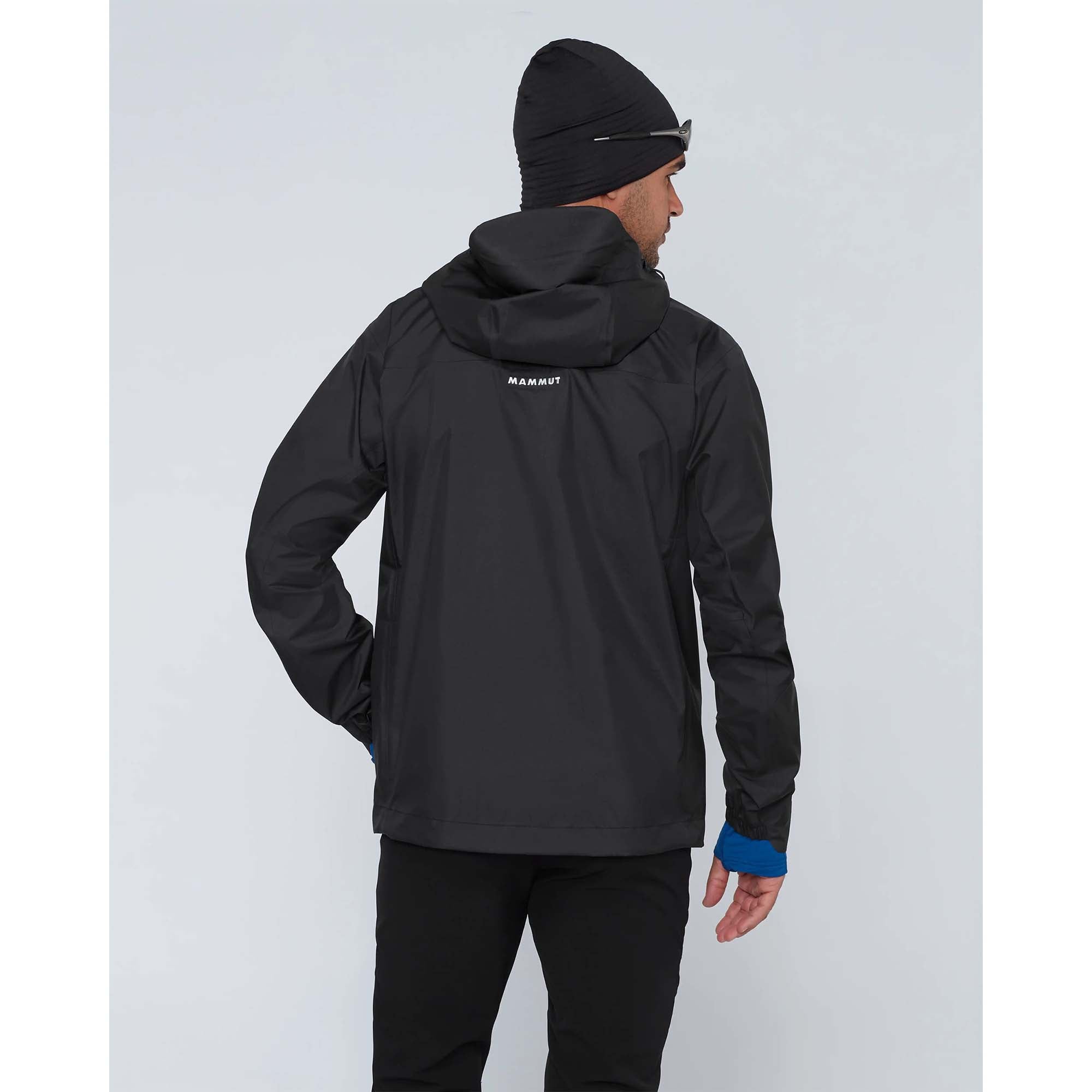 TAISS_LIGHT_HS_HOODED_JACKET_MEN_101032520_0001_Image_4