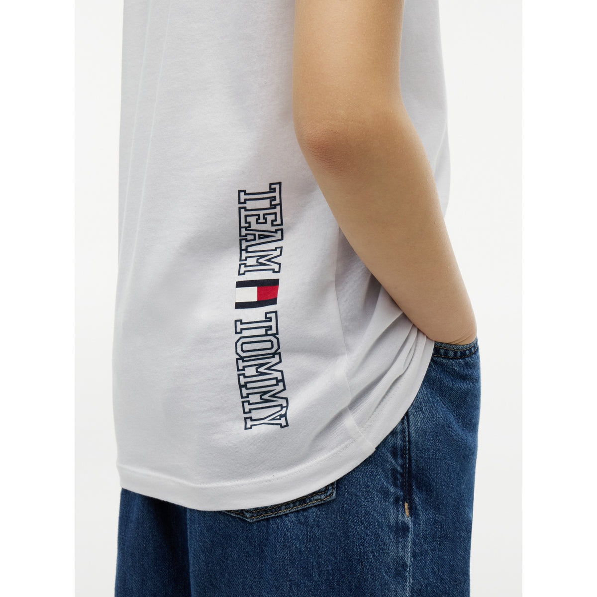 TEAM_TOMMY_GRAPHIC_T-SHIRT_SS_KB0KB10591T_YBR_Image_4