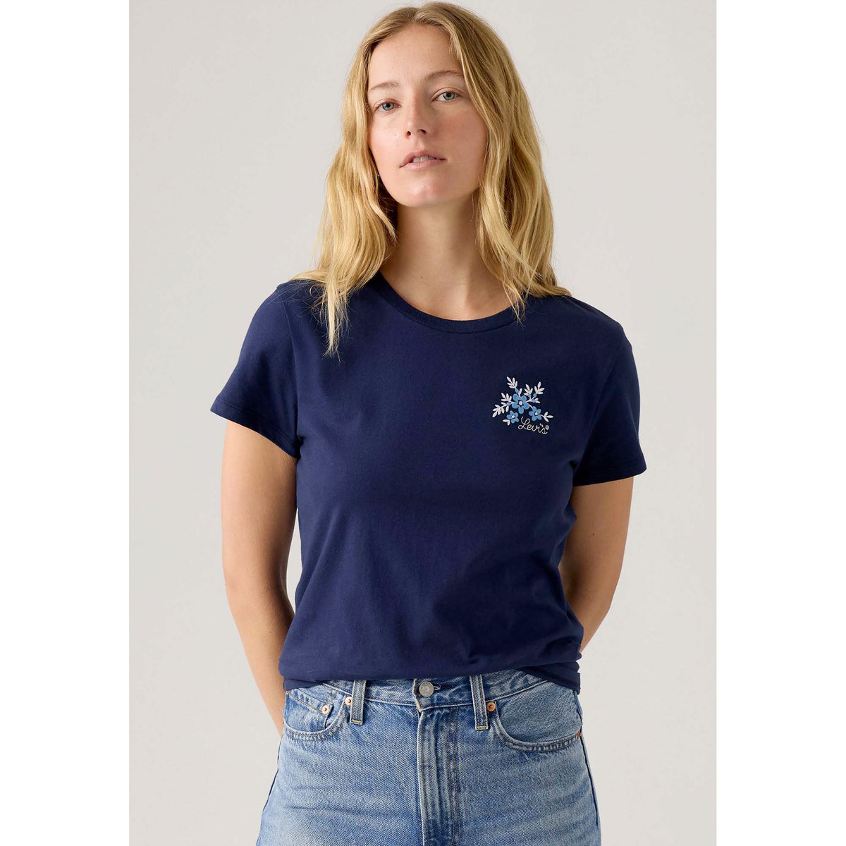 THE_PERFECT_TEE_VICKI_FLORAL_BW_EMBROIDE_17369_3183_Image_5
