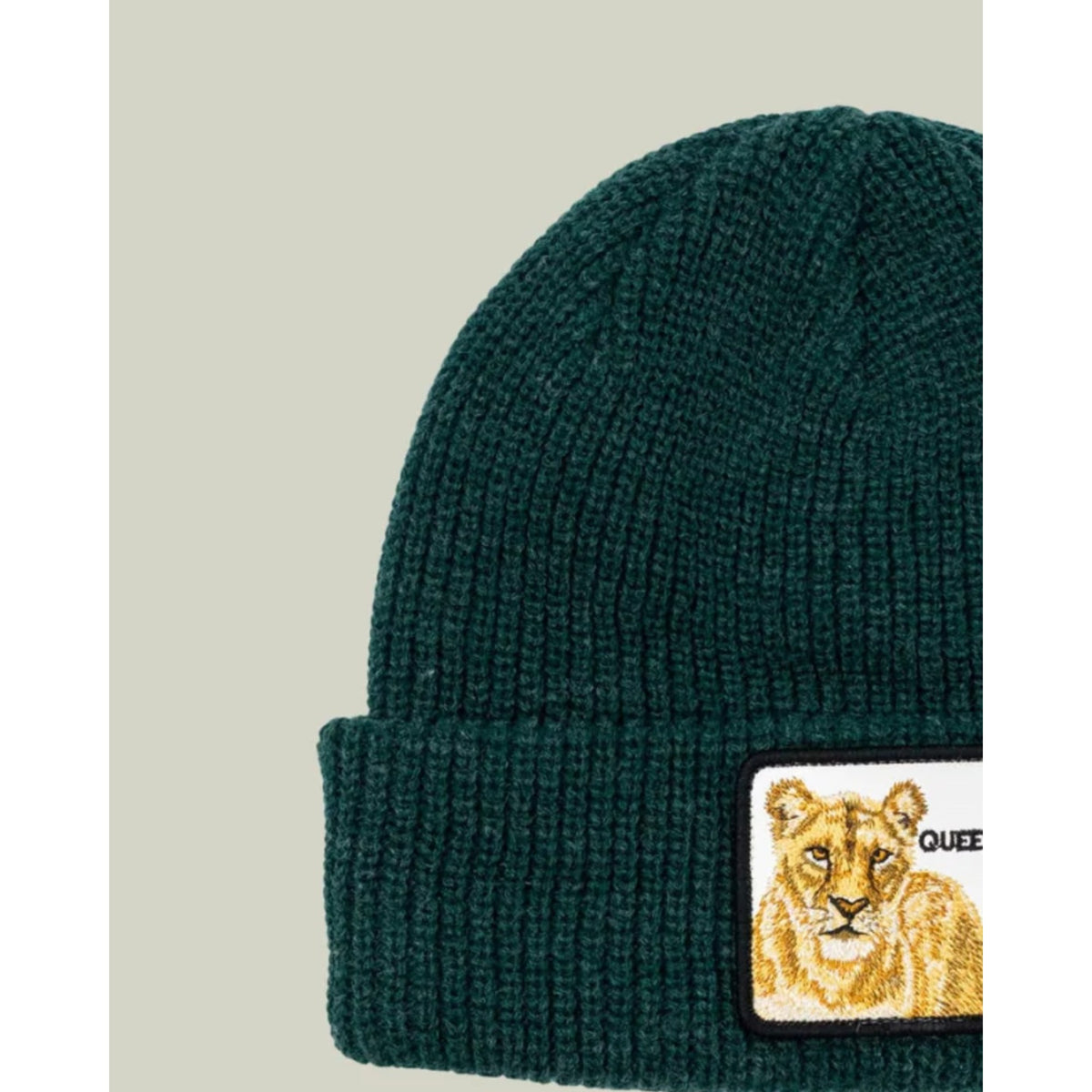 THE_QUEEN_BEANIE_1072552_GUA_Image_3