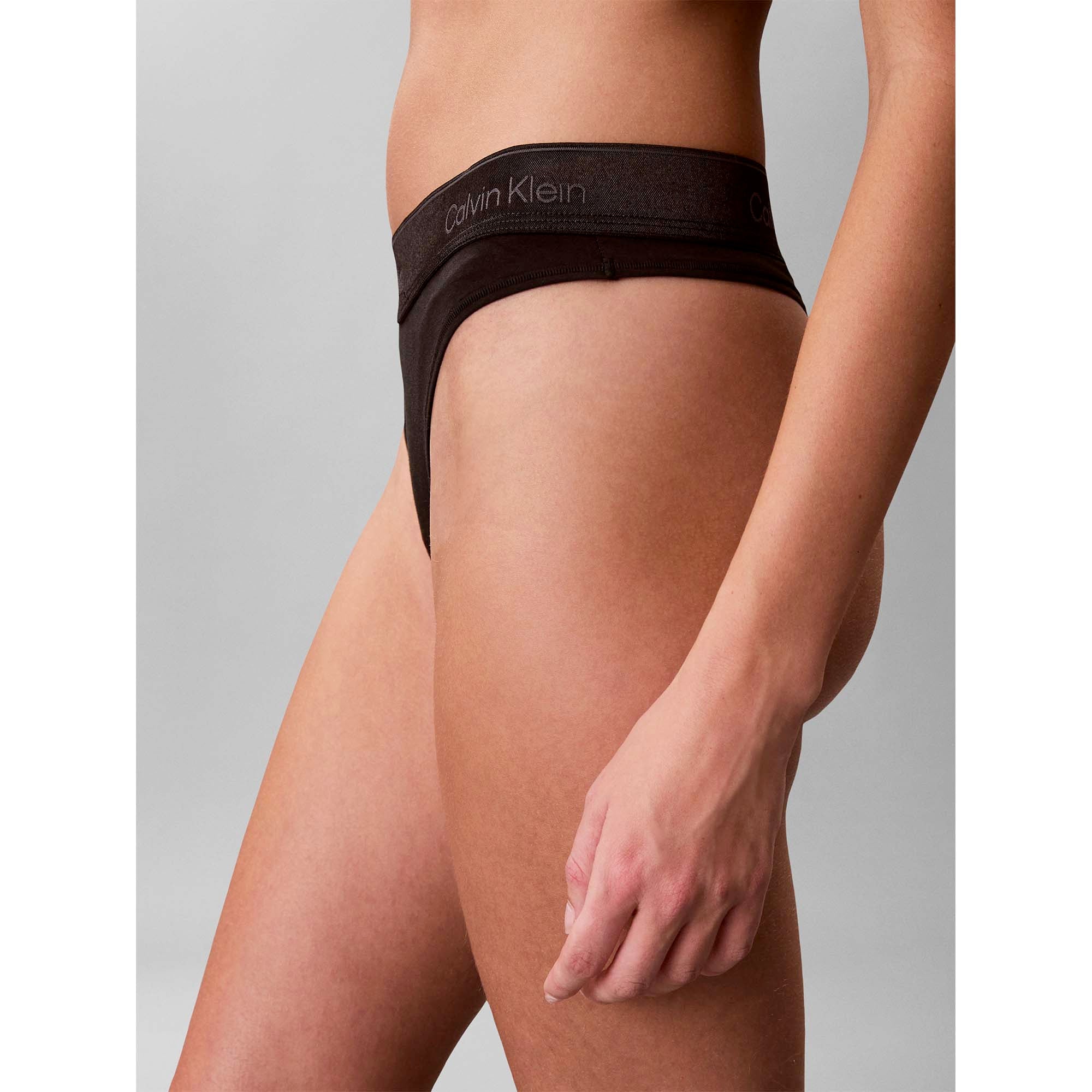 THONG_LV00QF8826_UB1_Image_4