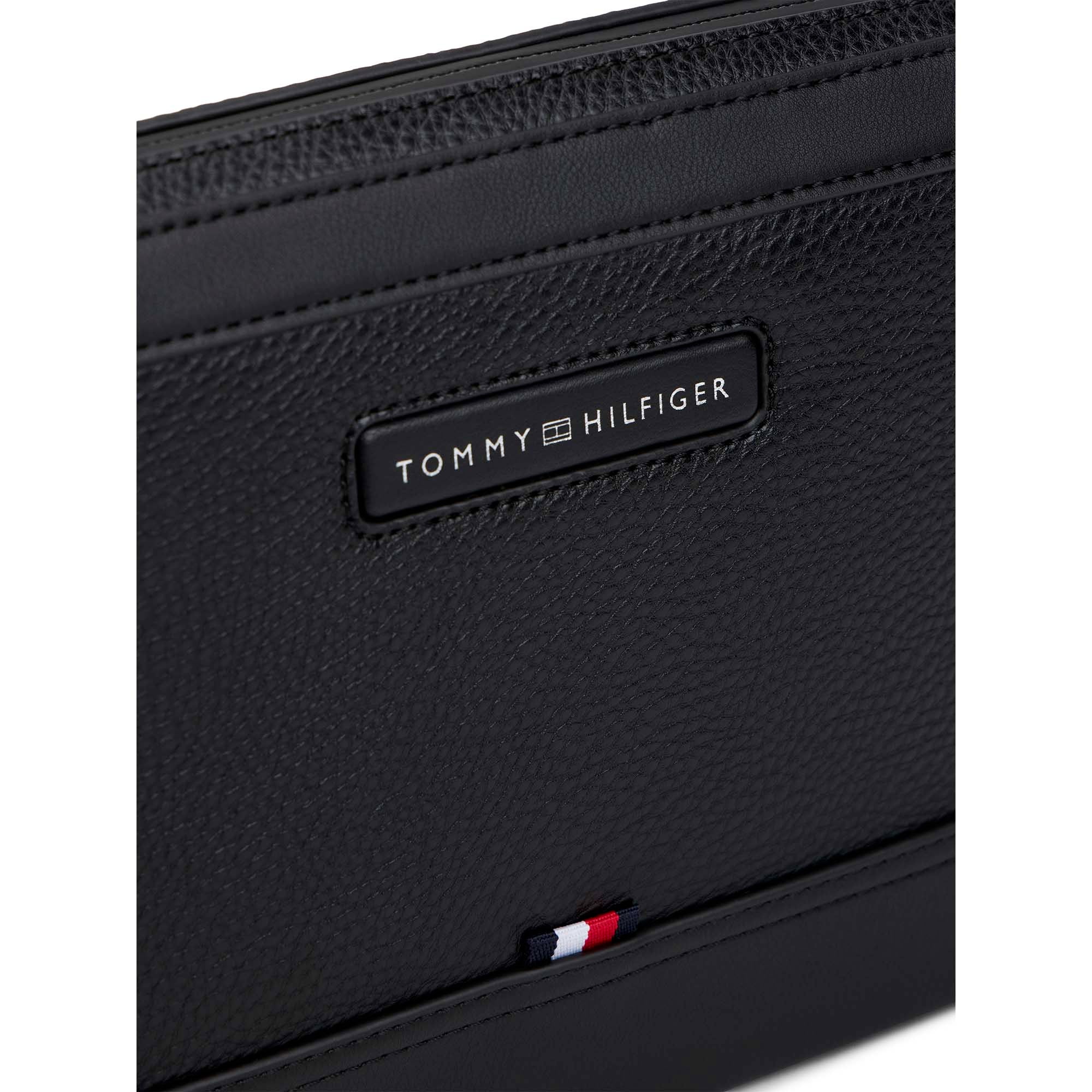TH_CENTRAL_POUCH_AM0AM13953_BDS_Image_3