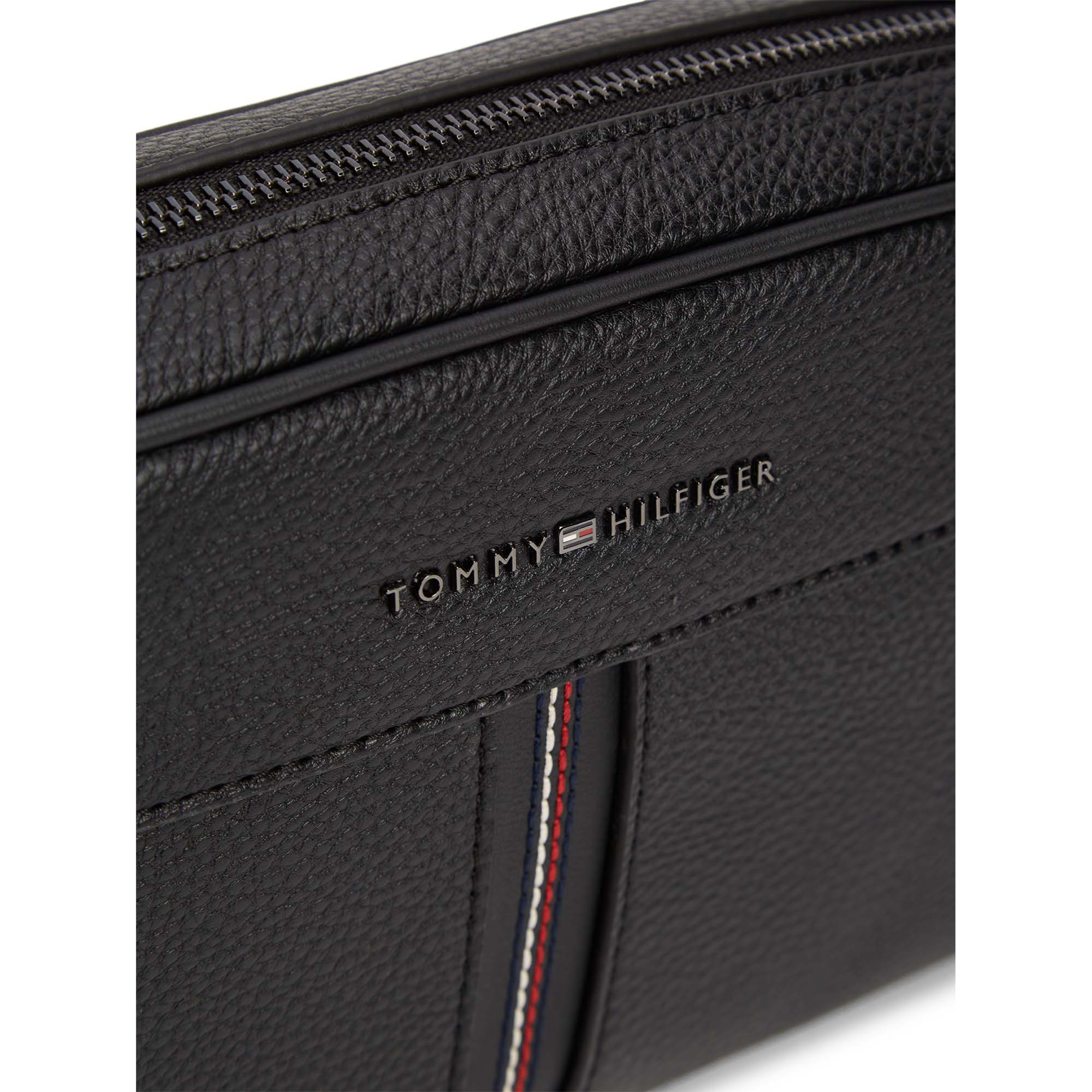 TH_CENTRAL_POUCH_AM0AM14173_BDS_Image_3