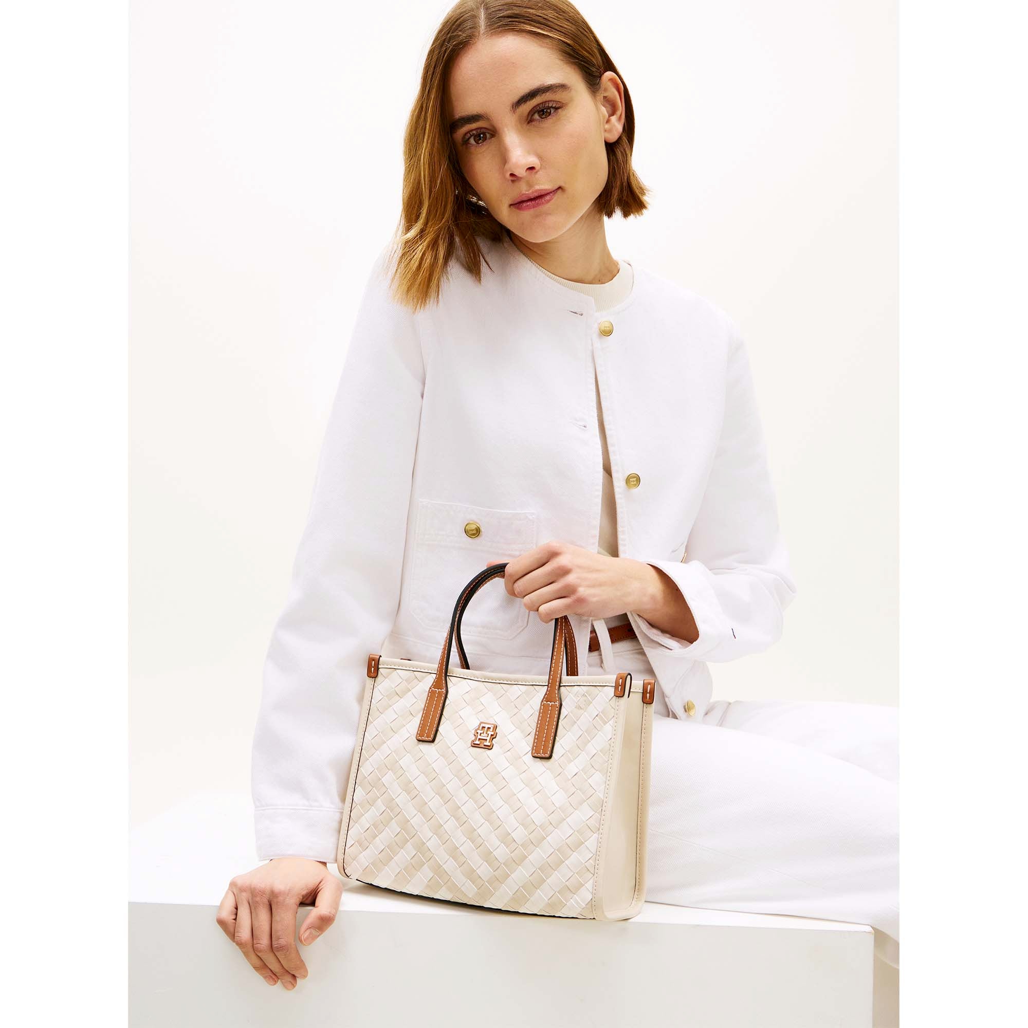 TH_CITY_MINI_TOTE_AW0AW18393_0F4_Image_5