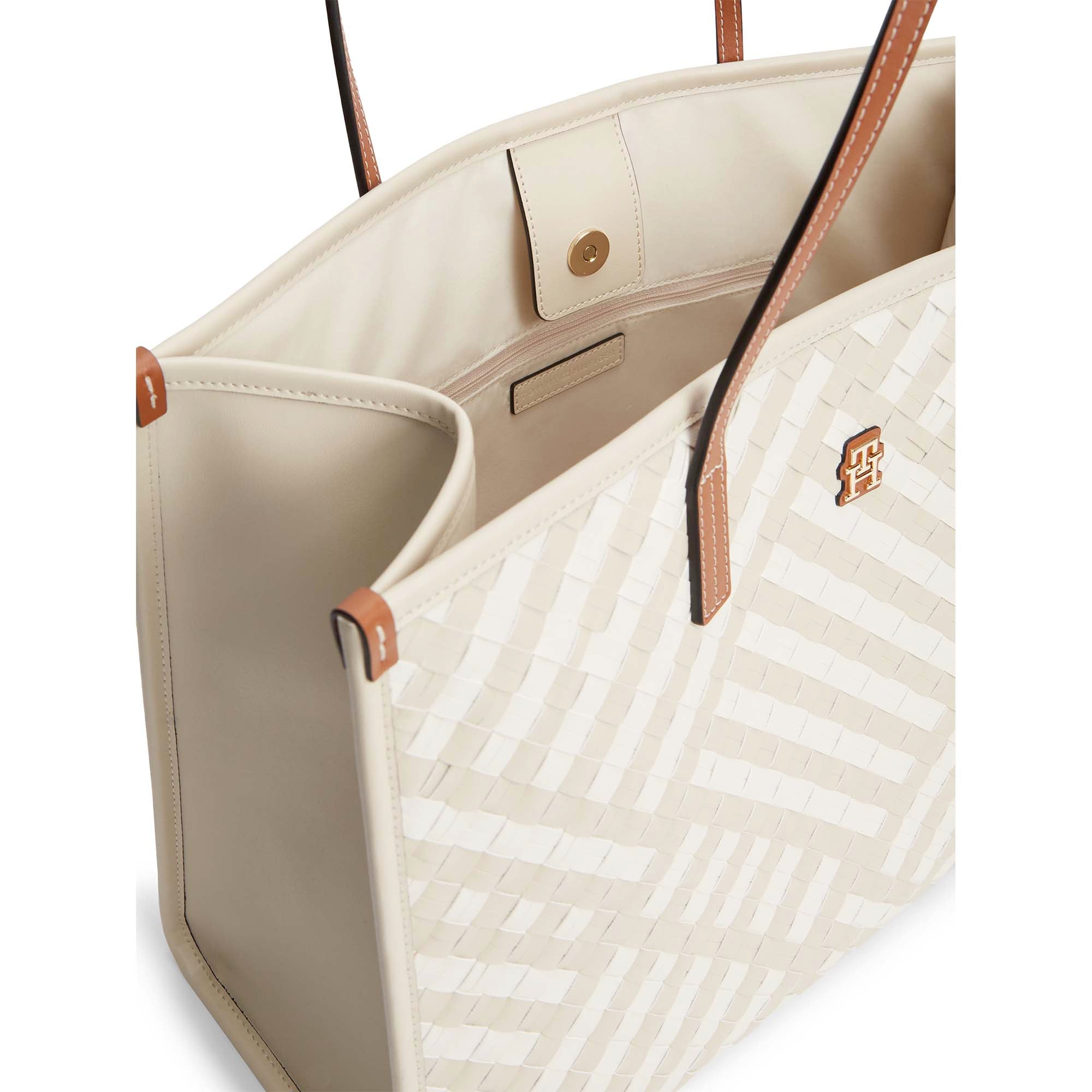 TH_CITY_TOTE_AW0AW18394_0F4_Image_3