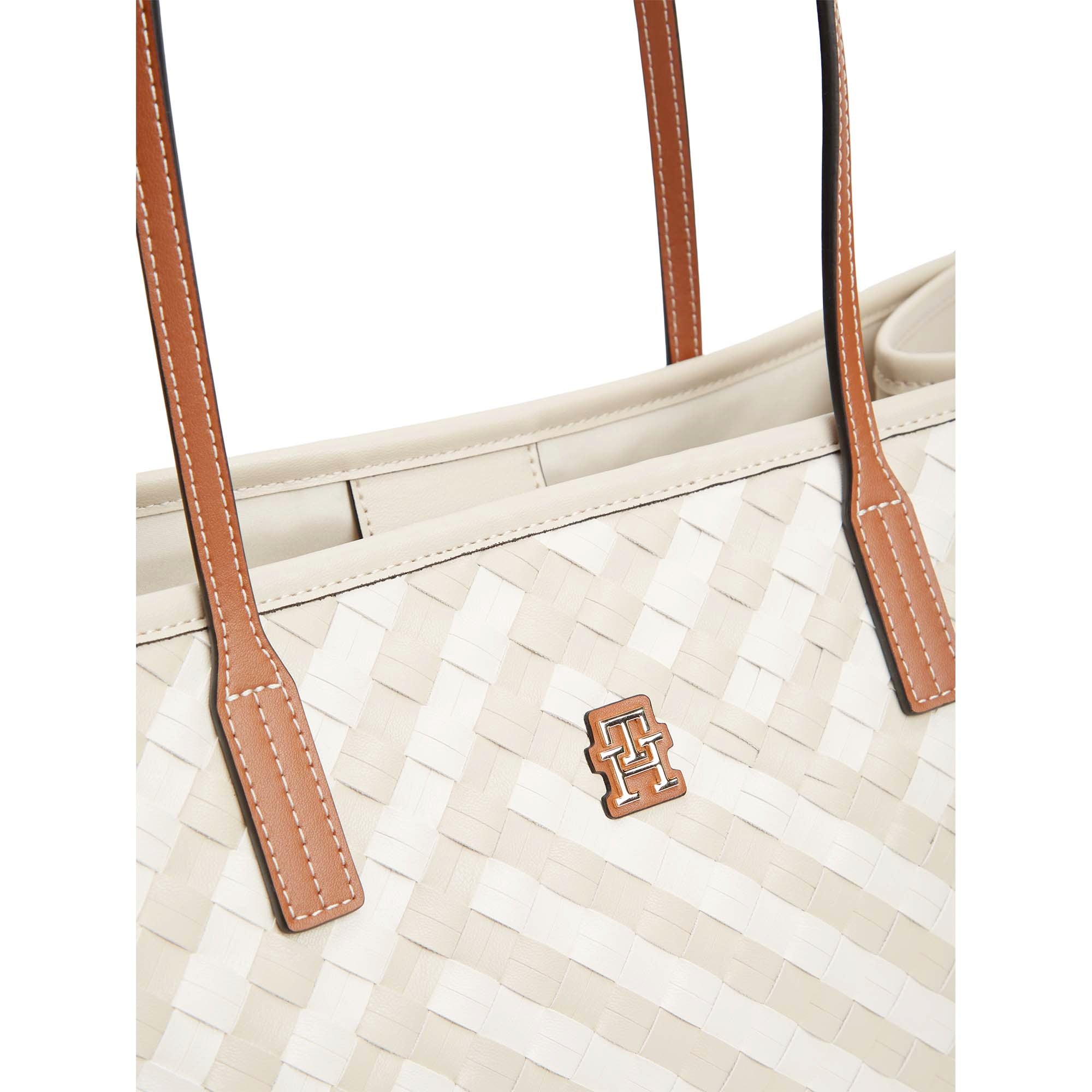 TH_CITY_TOTE_AW0AW18394_0F4_Image_4