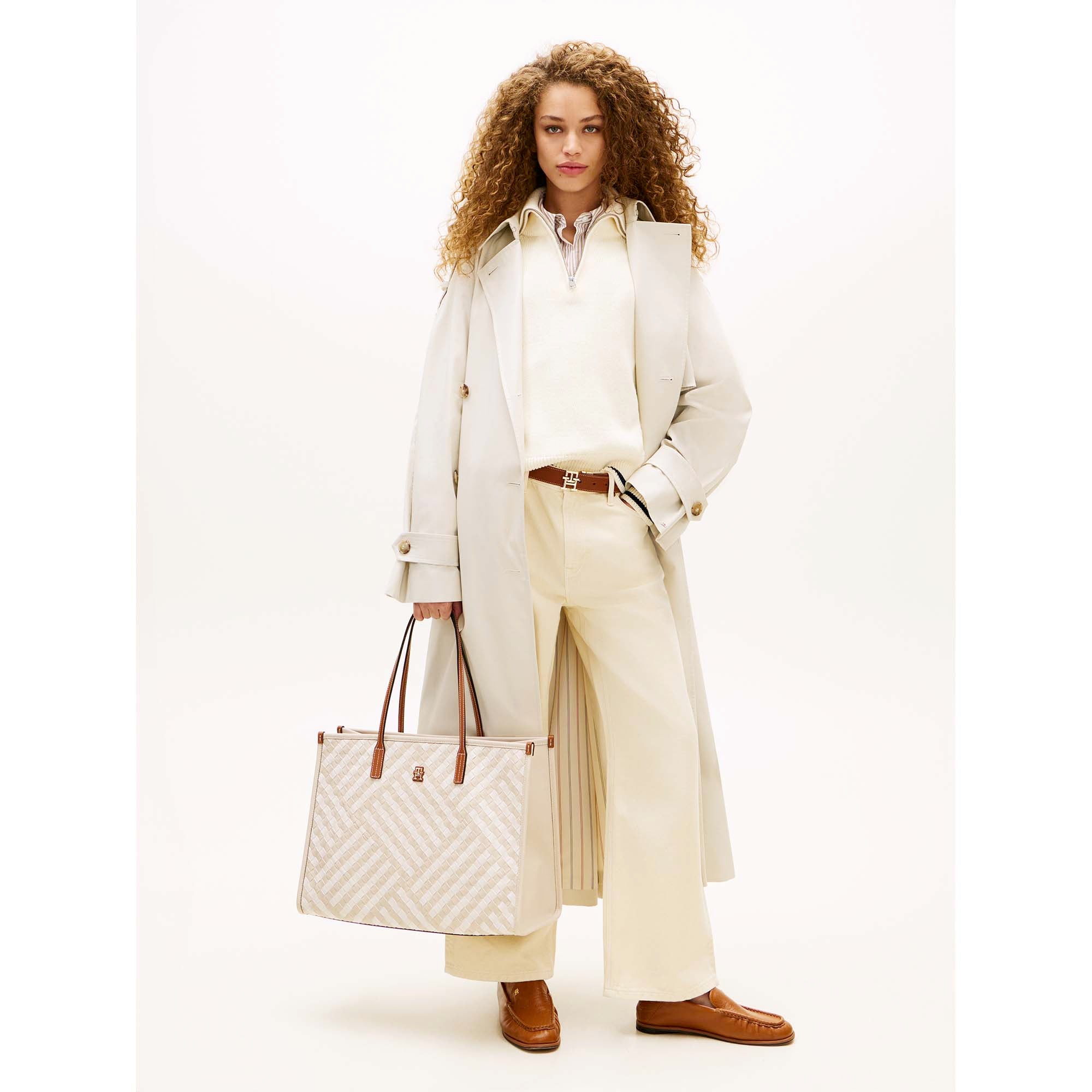 TH_CITY_TOTE_AW0AW18394_0F4_Image_5