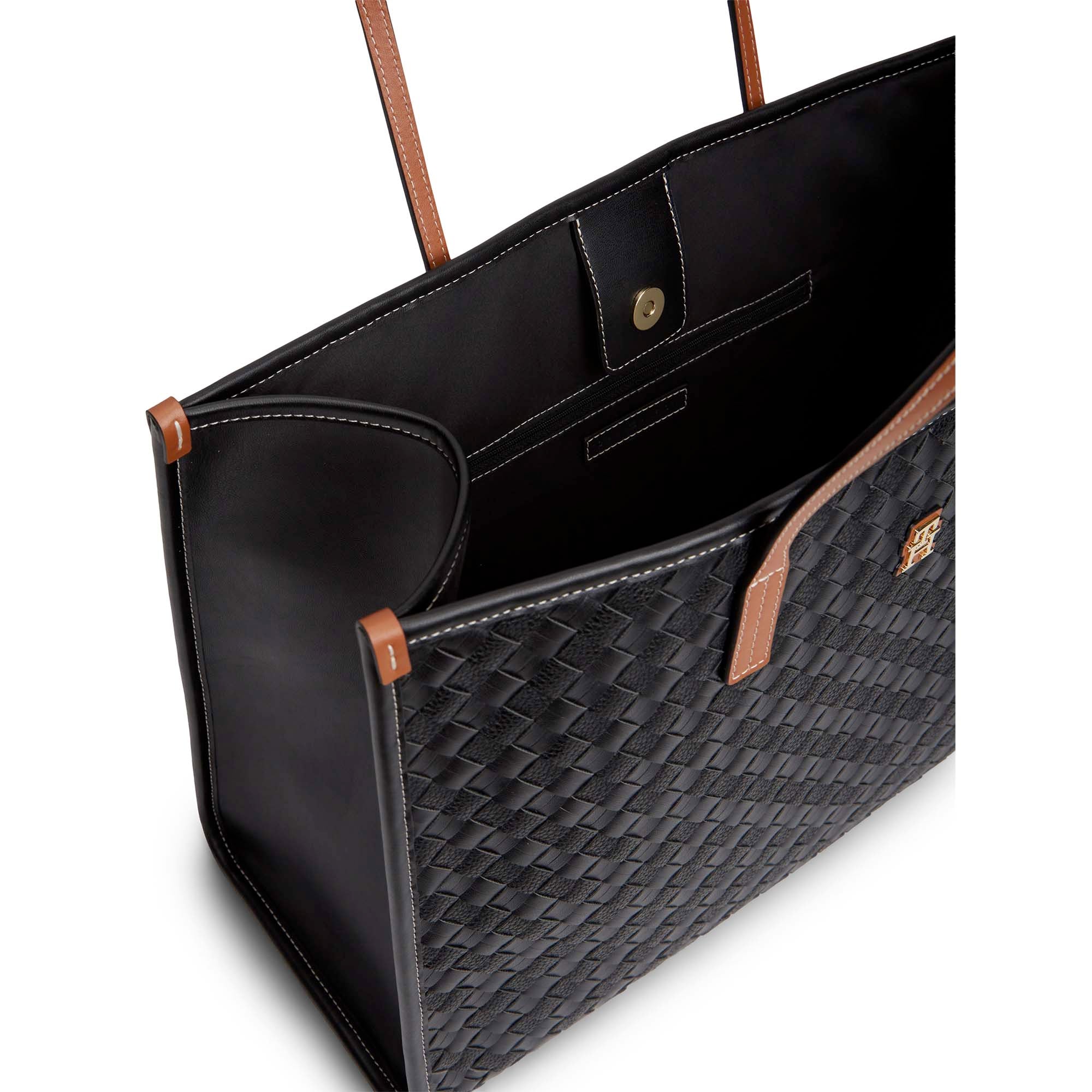 TH_CITY_TOTE_AW0AW18394_0GJ_Image_3