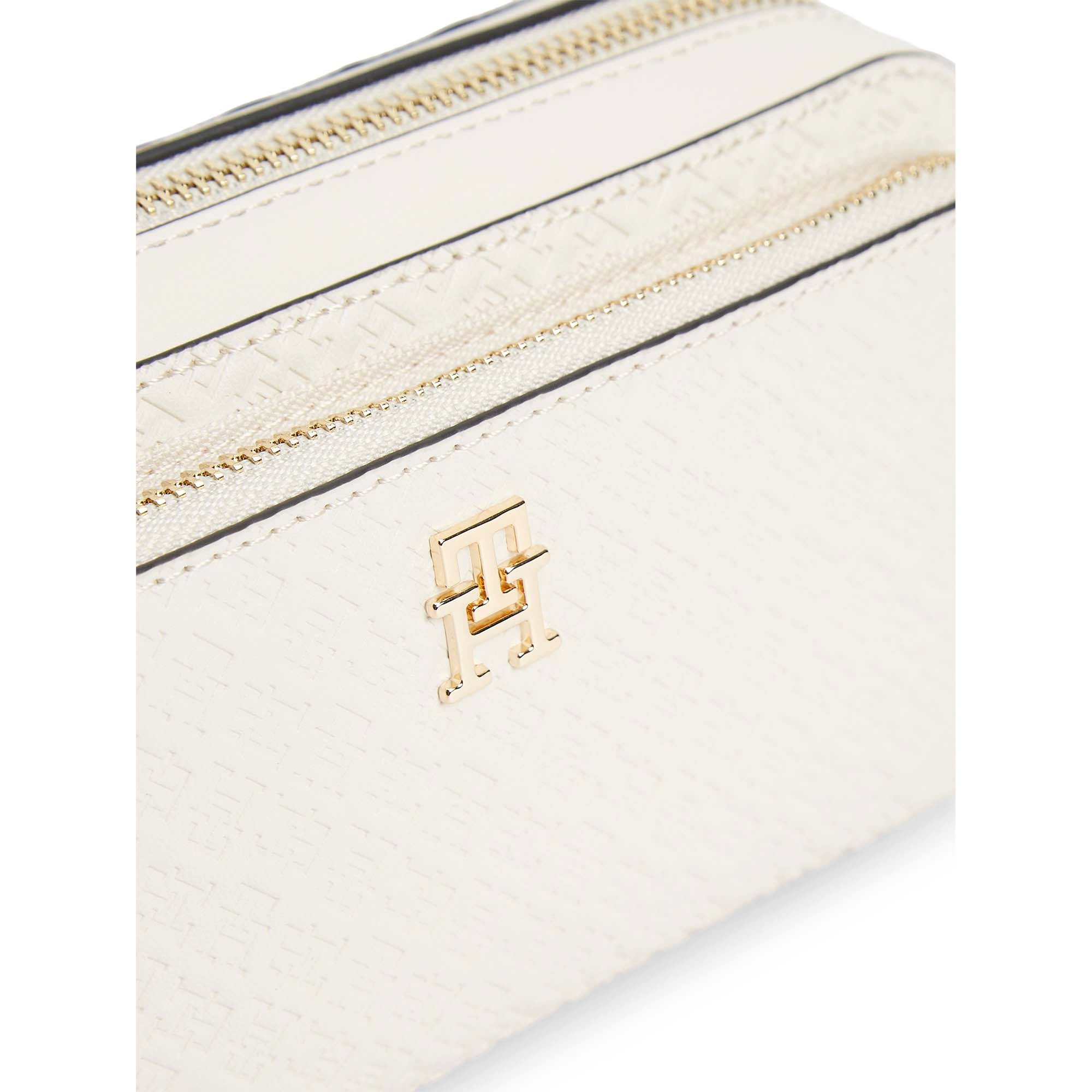 TH_DAILY_CAMERA_BAG_MONO_AW0AW18414_AEO_Image_3