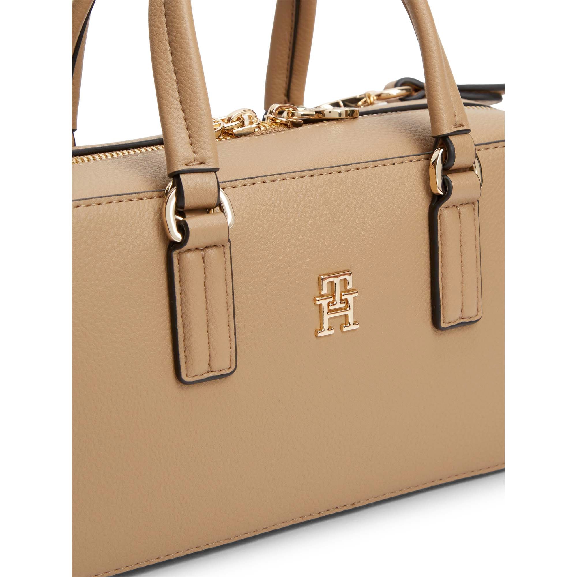 TH_DAILY_CROSSOVER_AW0AW18378_RBC_Image_3