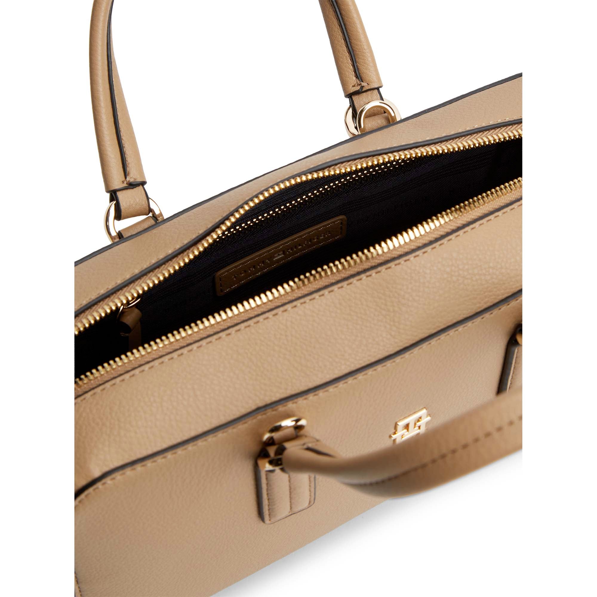 TH_DAILY_CROSSOVER_AW0AW18378_RBC_Image_4