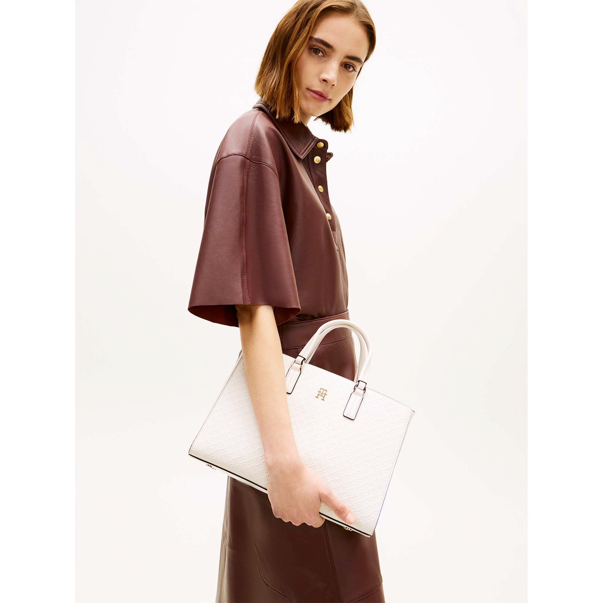 TH_DAILY_SATCHEL_MONO_AW0AW18418_AEO_Image_5