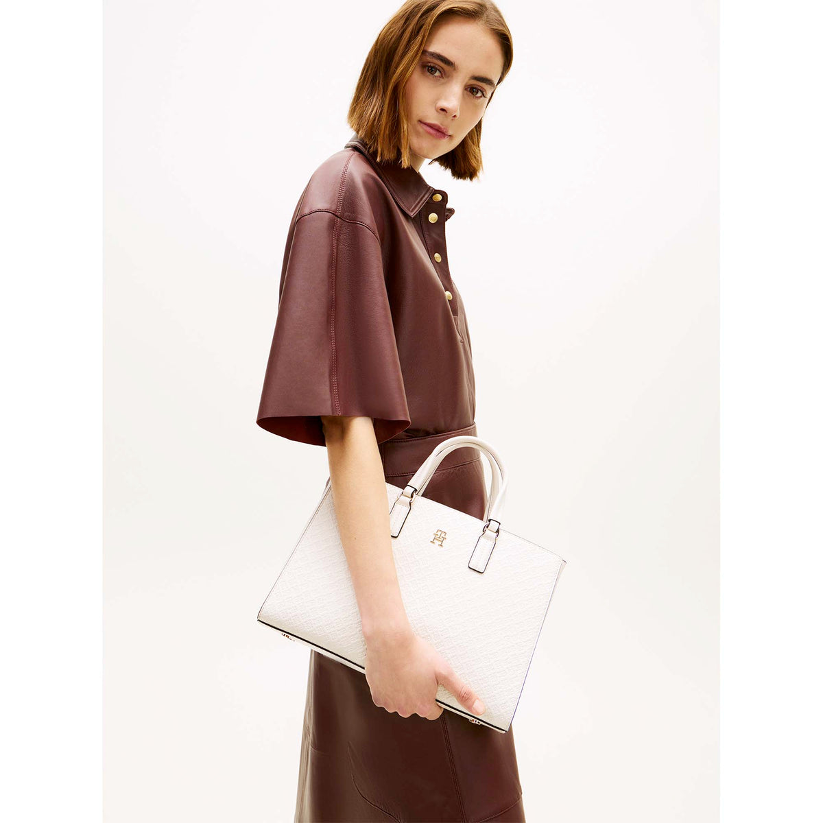 TH_DAILY_SATCHEL_MONO_AW0AW18418_AEO_Image_5