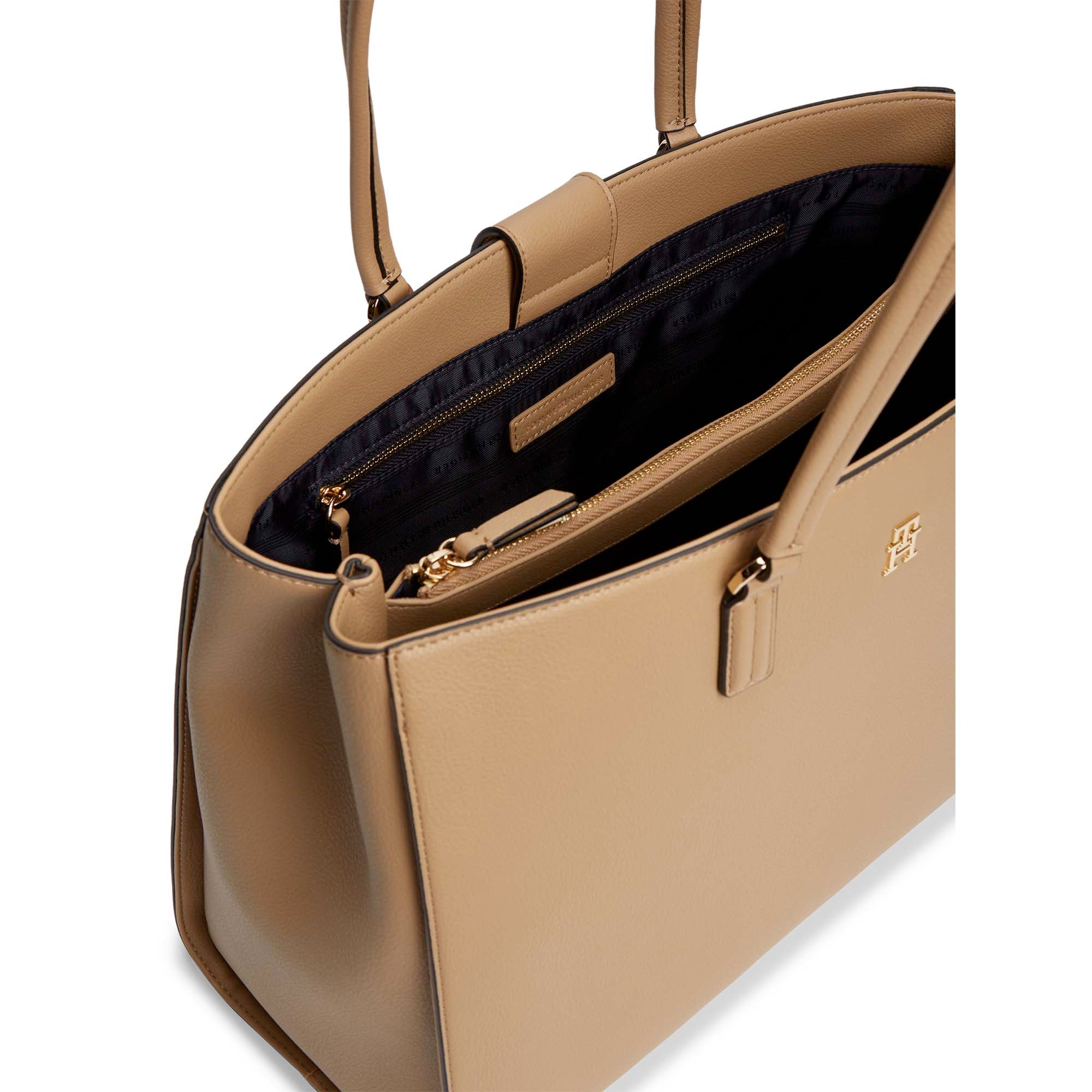 TH_DAILY_TOTE_AW0AW18380_RBC_Image_3