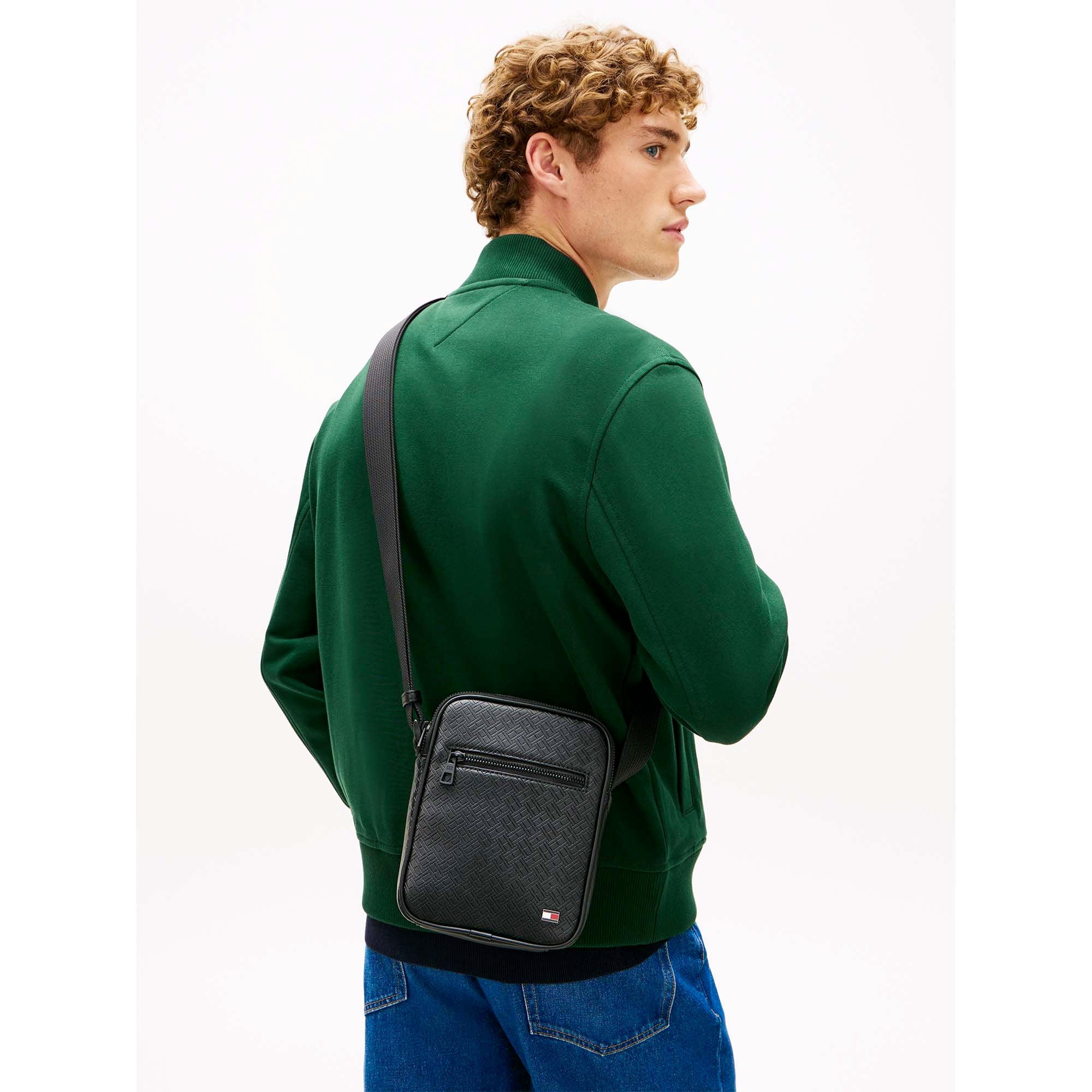 TH_EMBOSSED_FLAG_MINI_REPORTER_AM0AM14193_BDS_Image_5