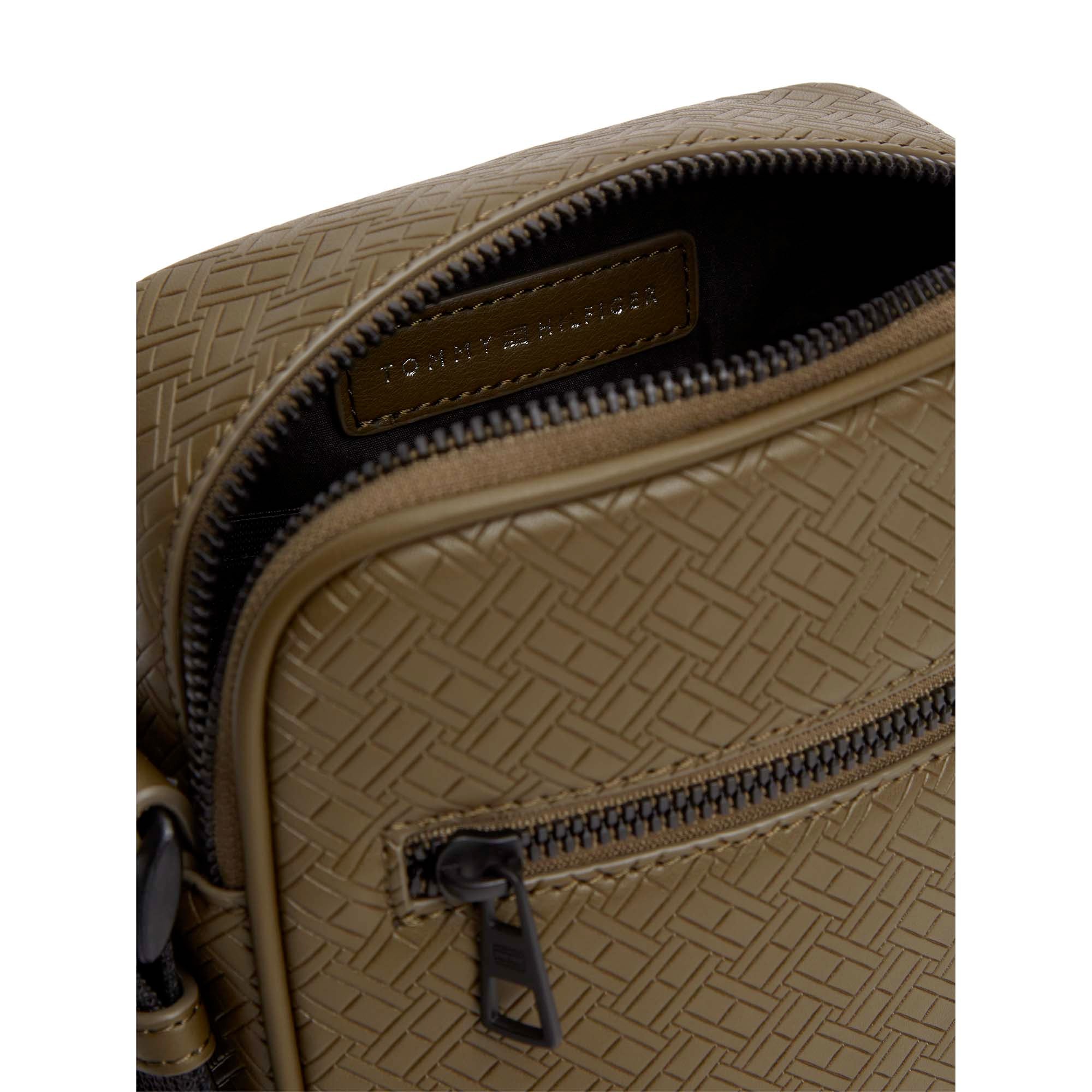 TH_EMBOSSED_FLAG_MINI_REPORTER_AM0AM14193_GX9_Image_3