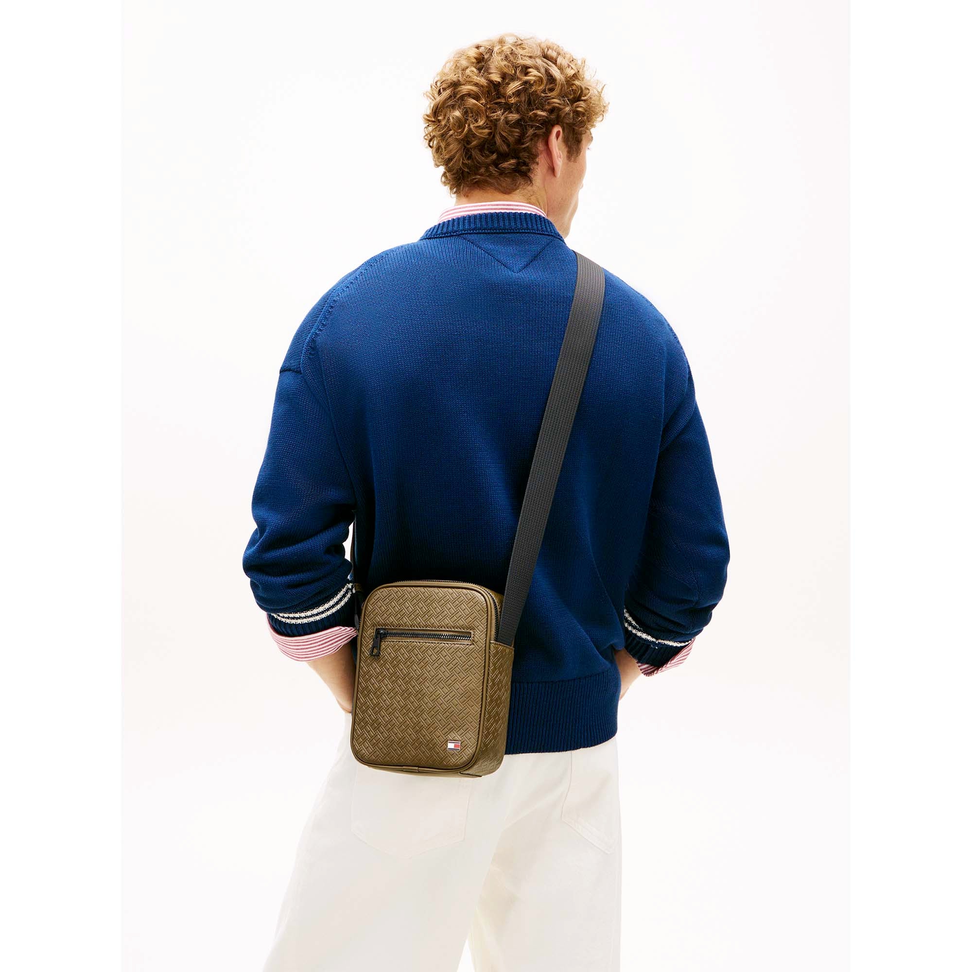 TH_EMBOSSED_FLAG_MINI_REPORTER_AM0AM14193_GX9_Image_5