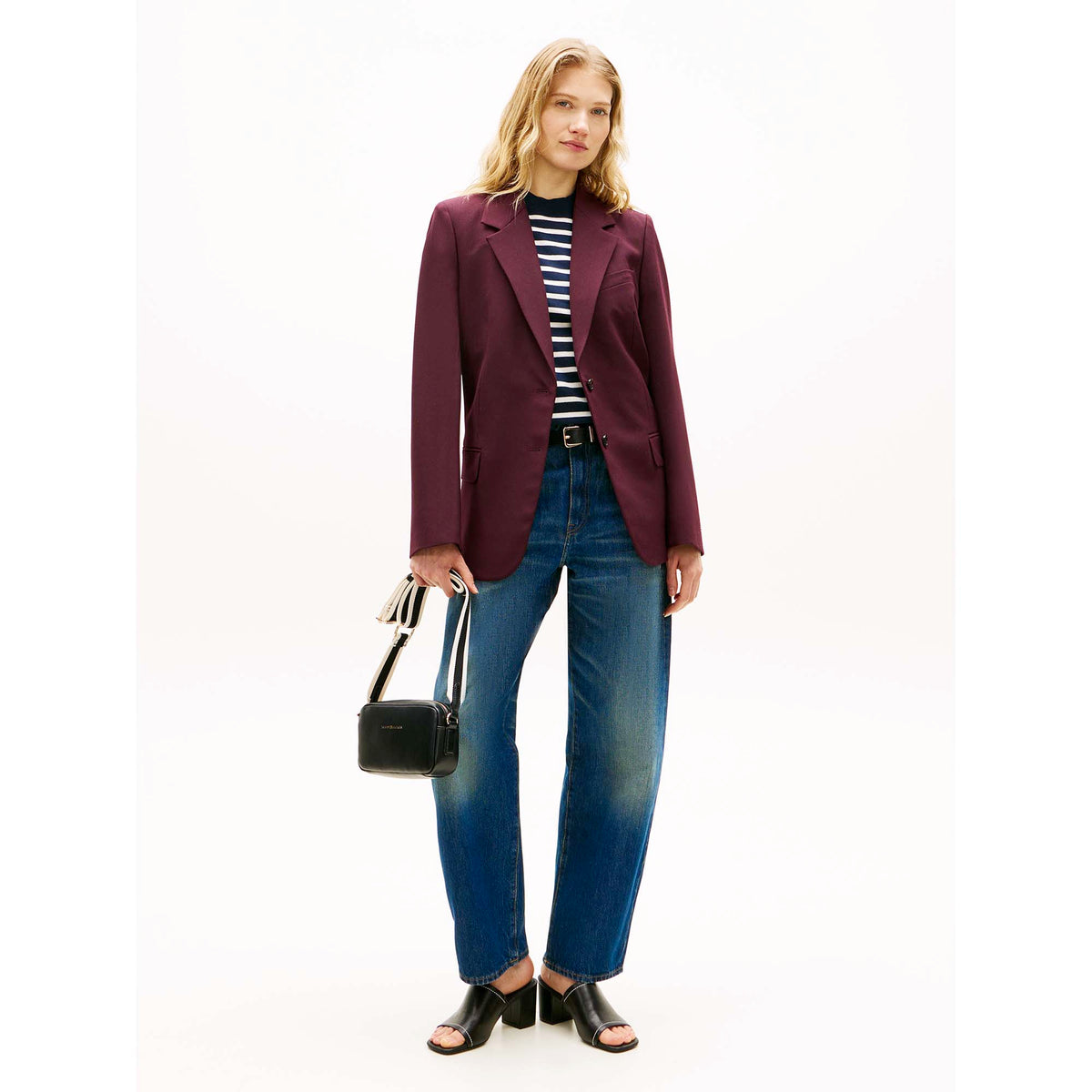 TH_ESSENTIAL_CAMERA_BAG_AW0AW18370_BDS_Image_5