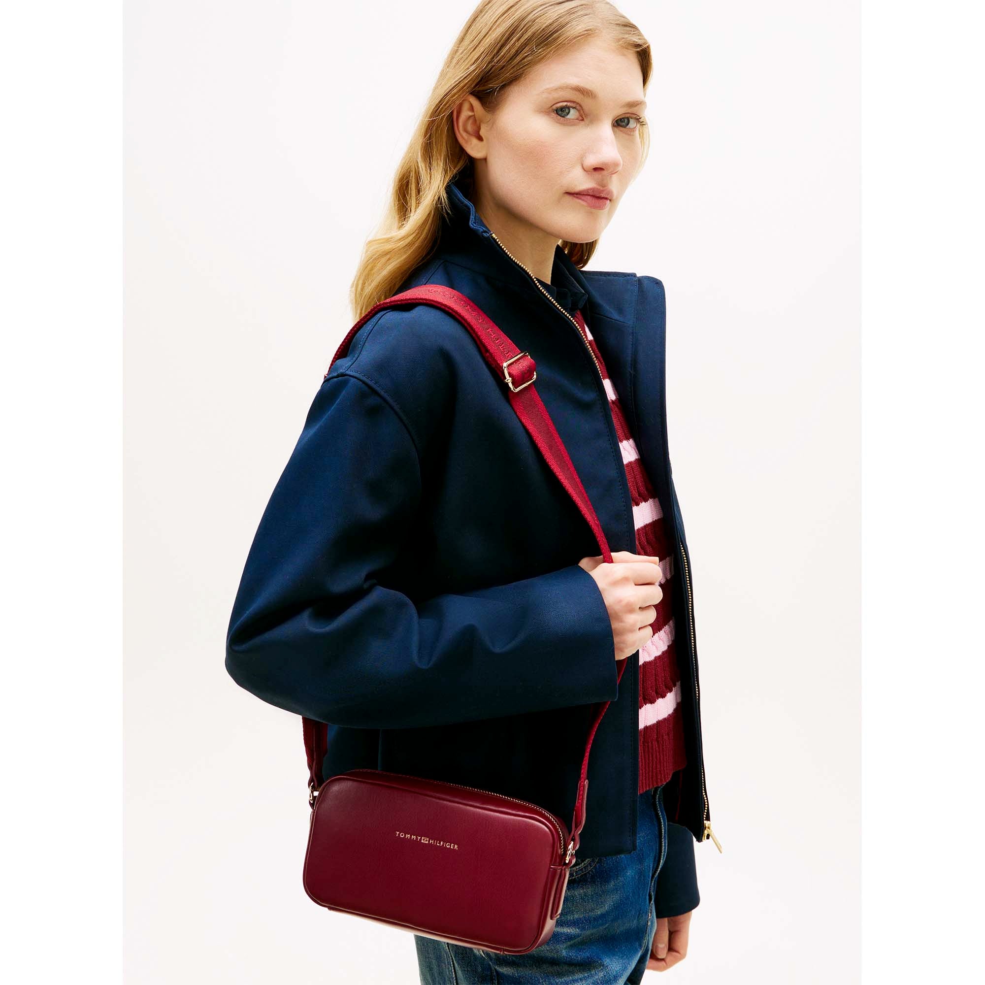 TH_ESSENTIAL_CAMERA_BAG_AW0AW18370_GNE_Image_5