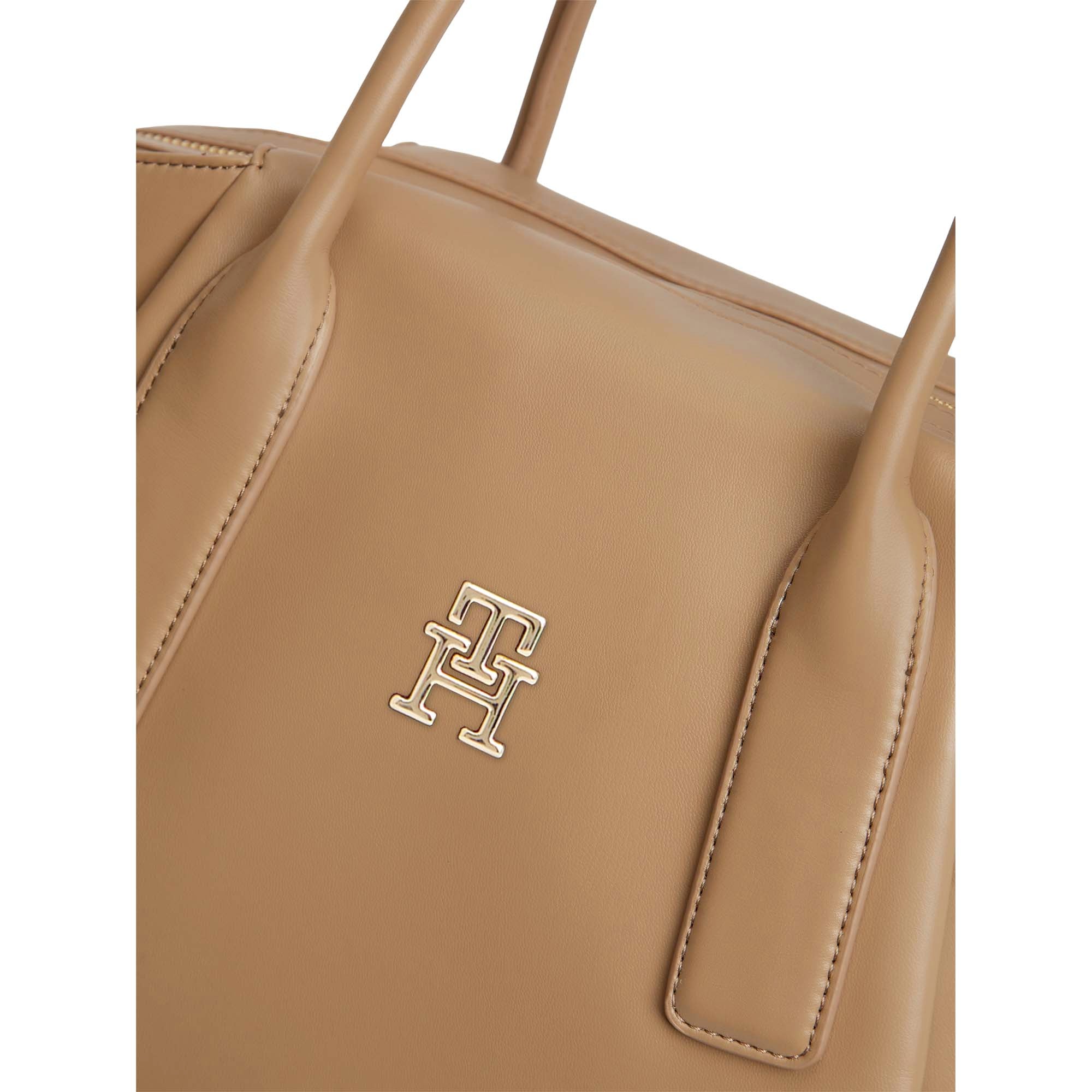 TH_ESSENTIAL_SATCHEL_AW0AW18532_RBC_Image_4