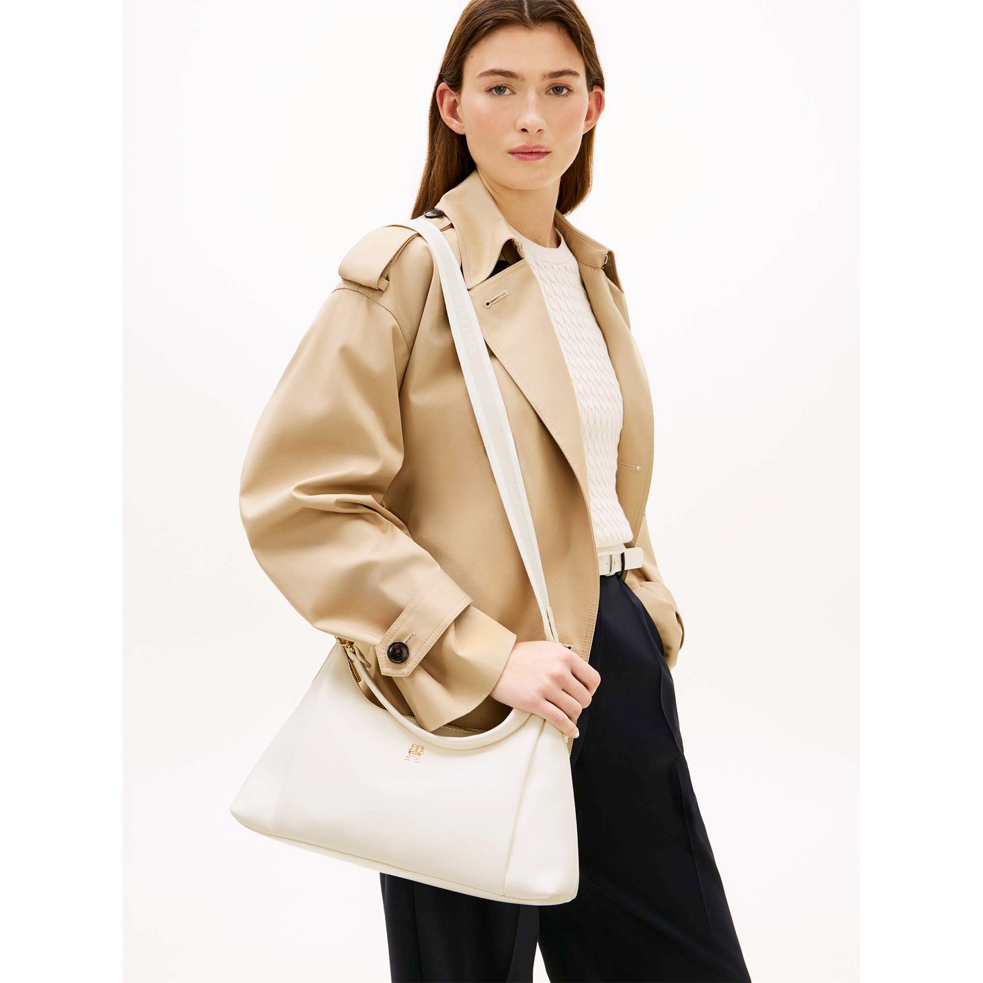 TH_ESSENTIAL_SHOULDER_BAG_AW0AW18373_AEO_Image_5
