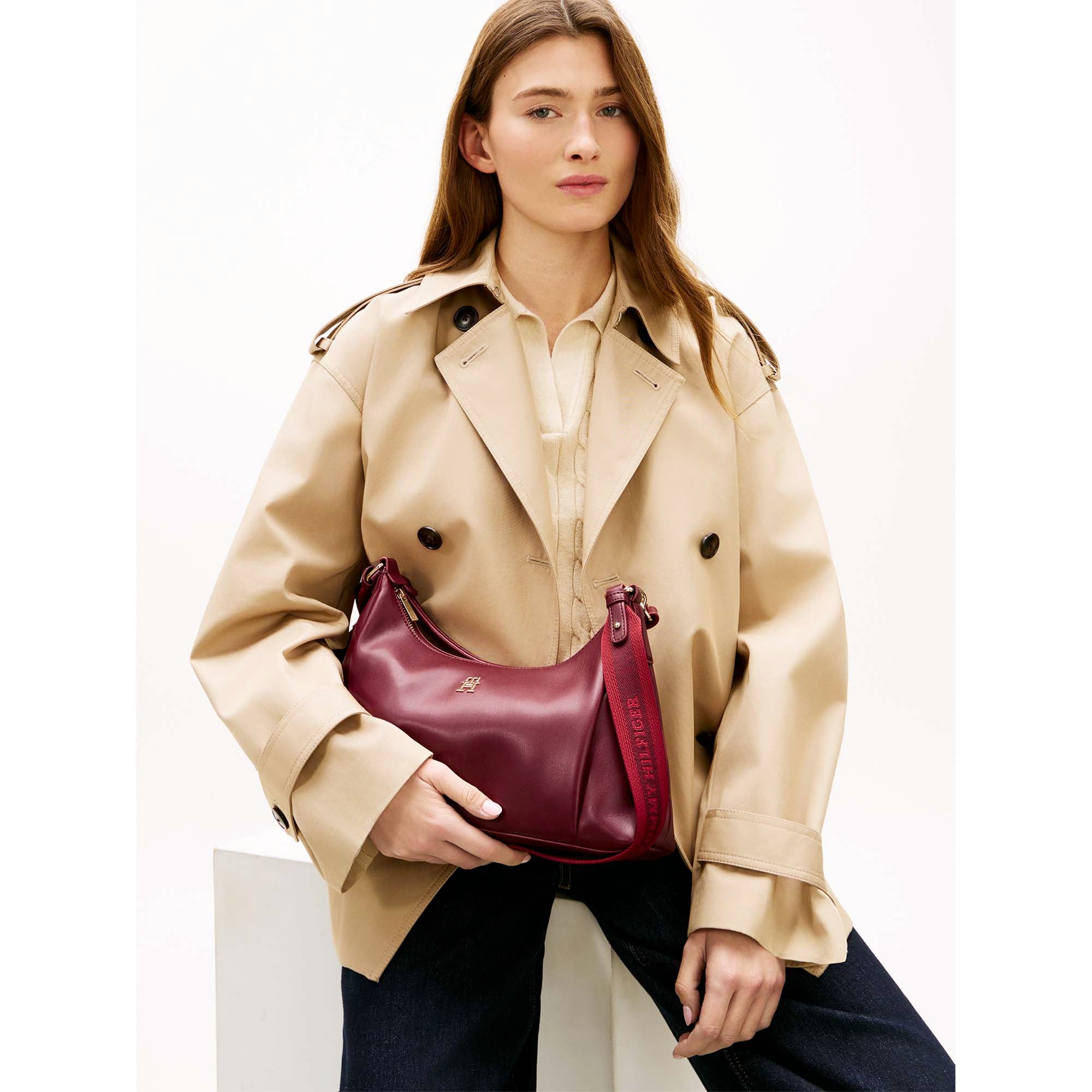 TH_ESSENTIAL_SHOULDER_BAG_AW0AW18373_GNE_Image_5