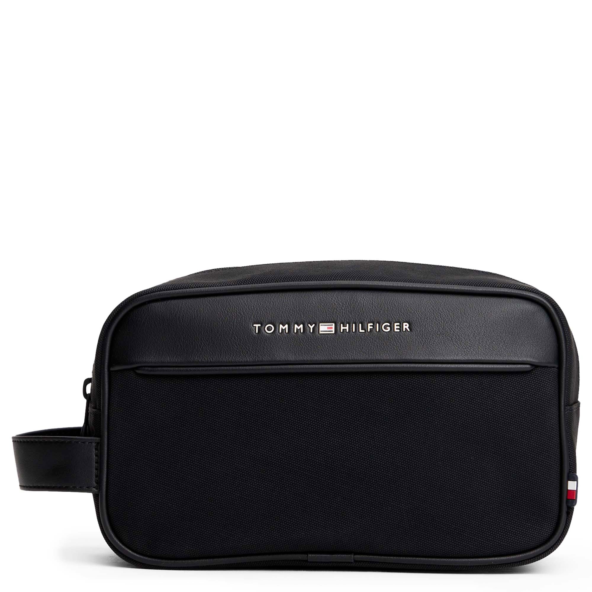TH_FOUNDATION_WASHBAG_AM0AM13747_BDS_Image_1