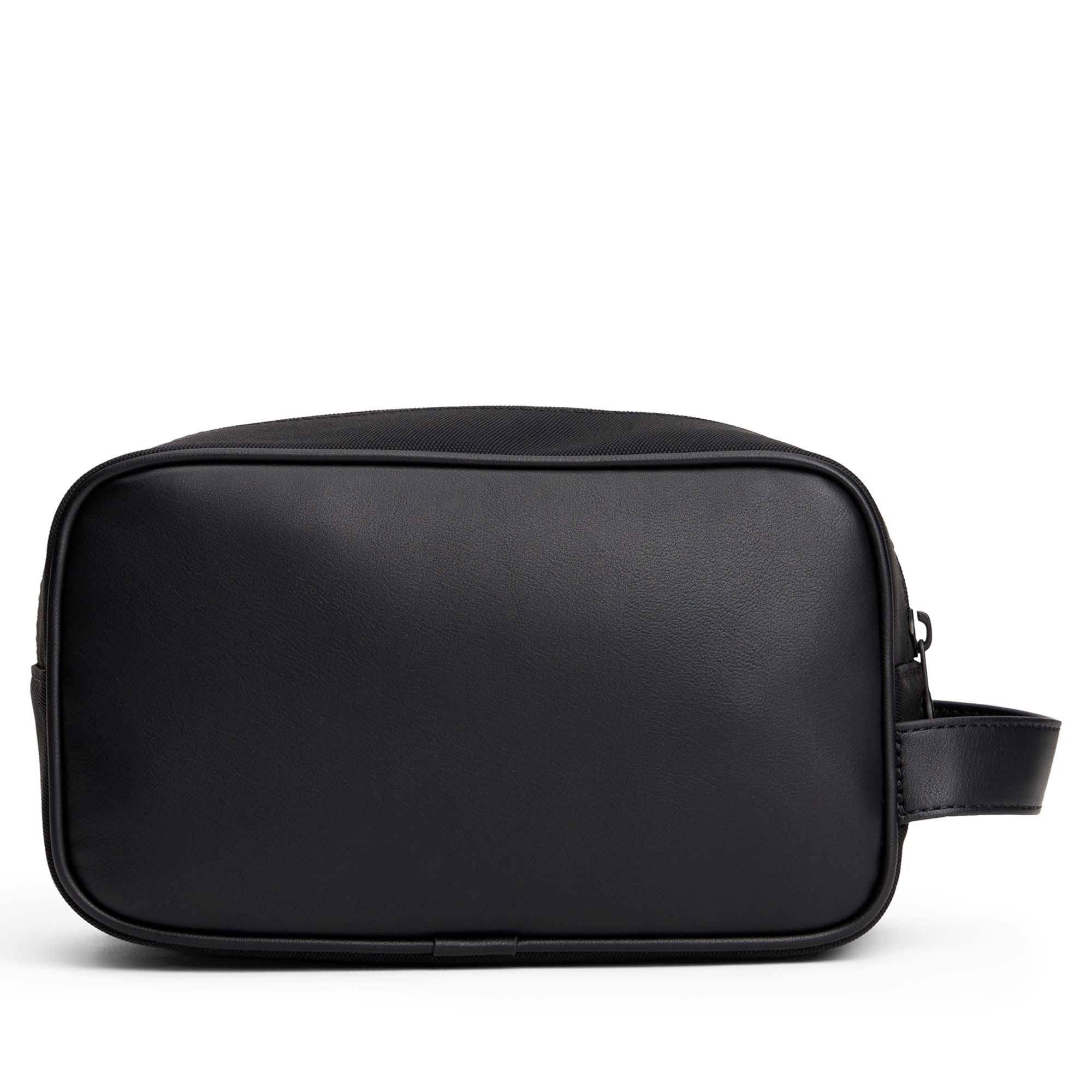 TH_FOUNDATION_WASHBAG_AM0AM13747_BDS_Image_2