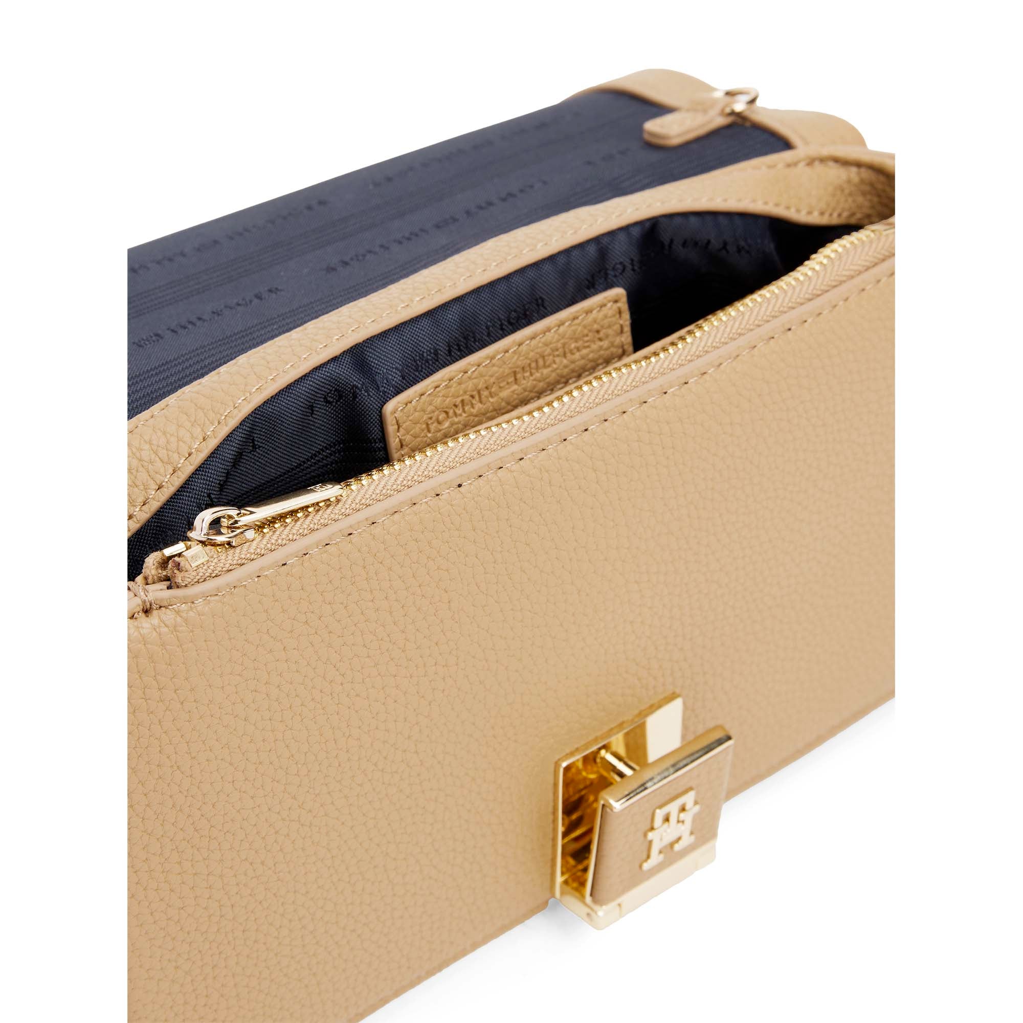 TH_HER_CHAIN_CROSSOVER_AW0AW17403_RBC_Image_3