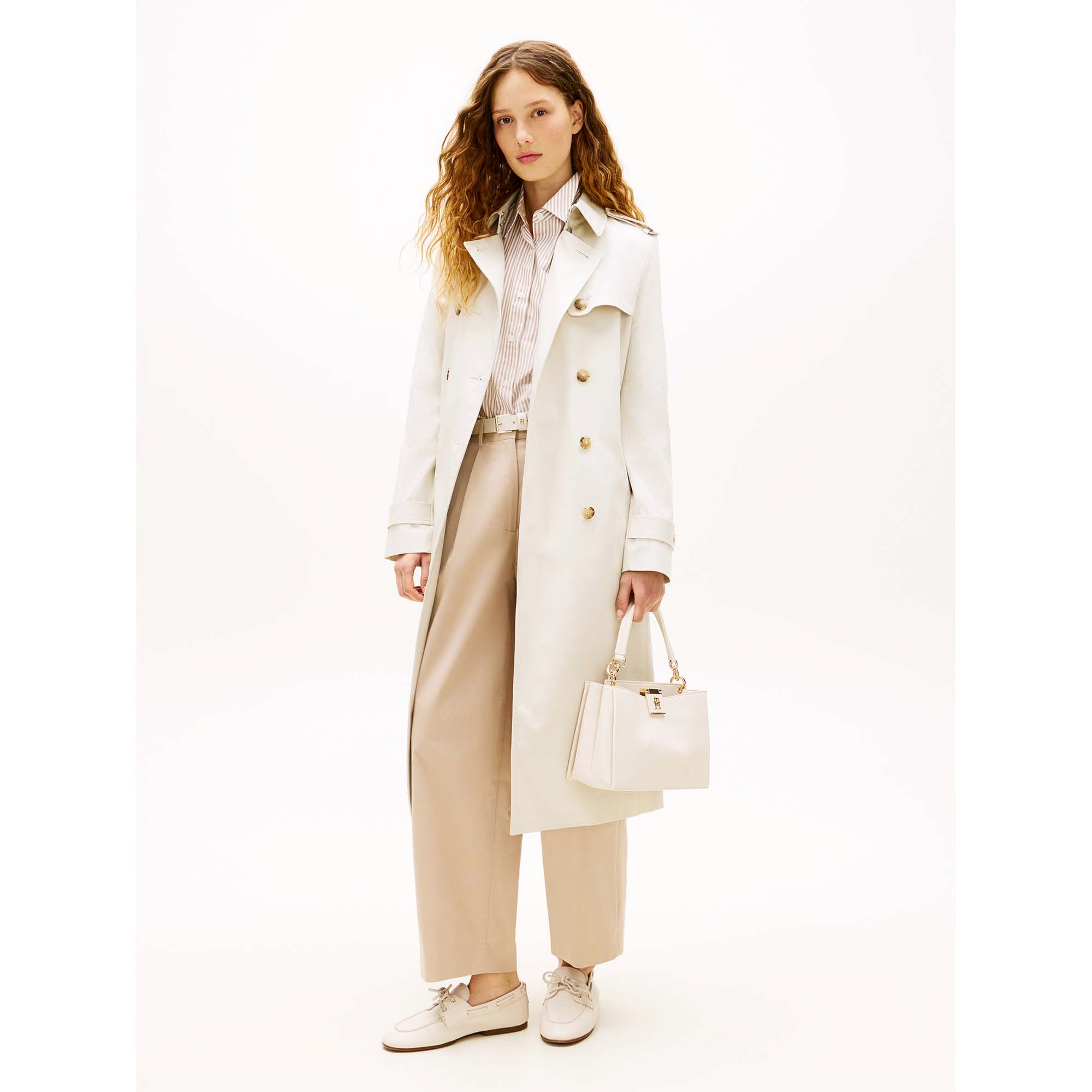 TH_HER_MED_SATCHEL_AW0AW17191_AEO_Image_5