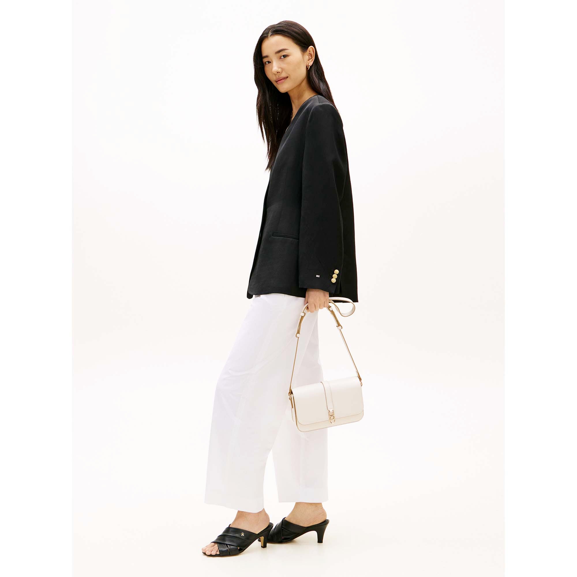 TH_LIBRE_FLAP_CROSSOVER_AW0AW17723_AEO_Image_5