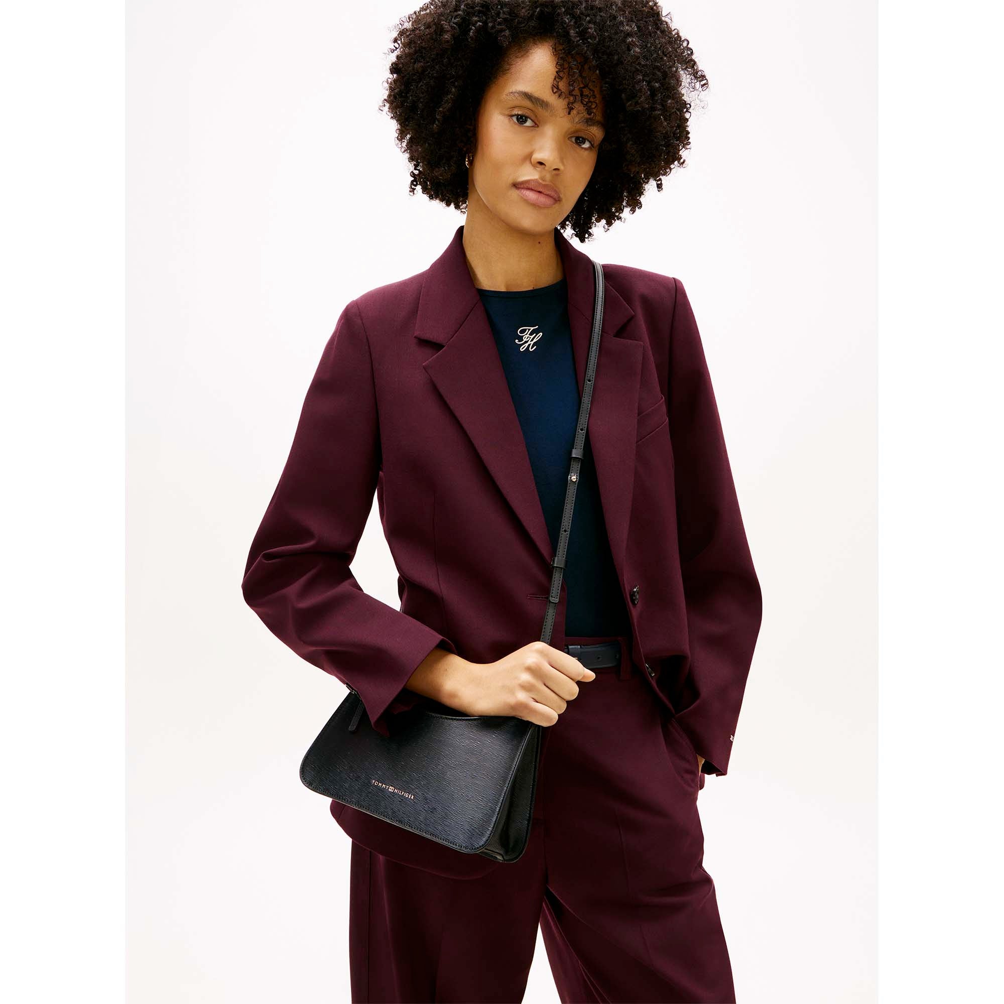 TH_MODERN_CROSSOVER_AW0AW18619_BDS_Image_5