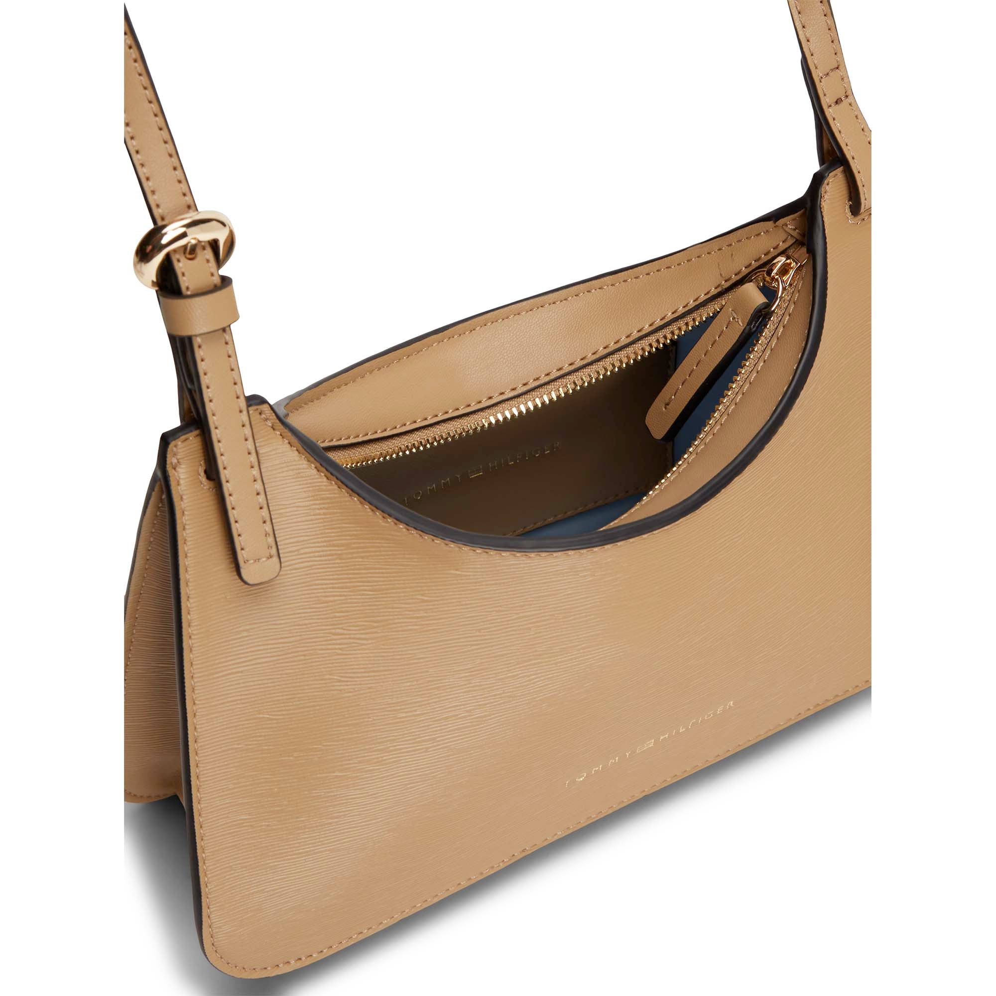 TH_MODERN_CROSSOVER_AW0AW18619_RBC_Image_3