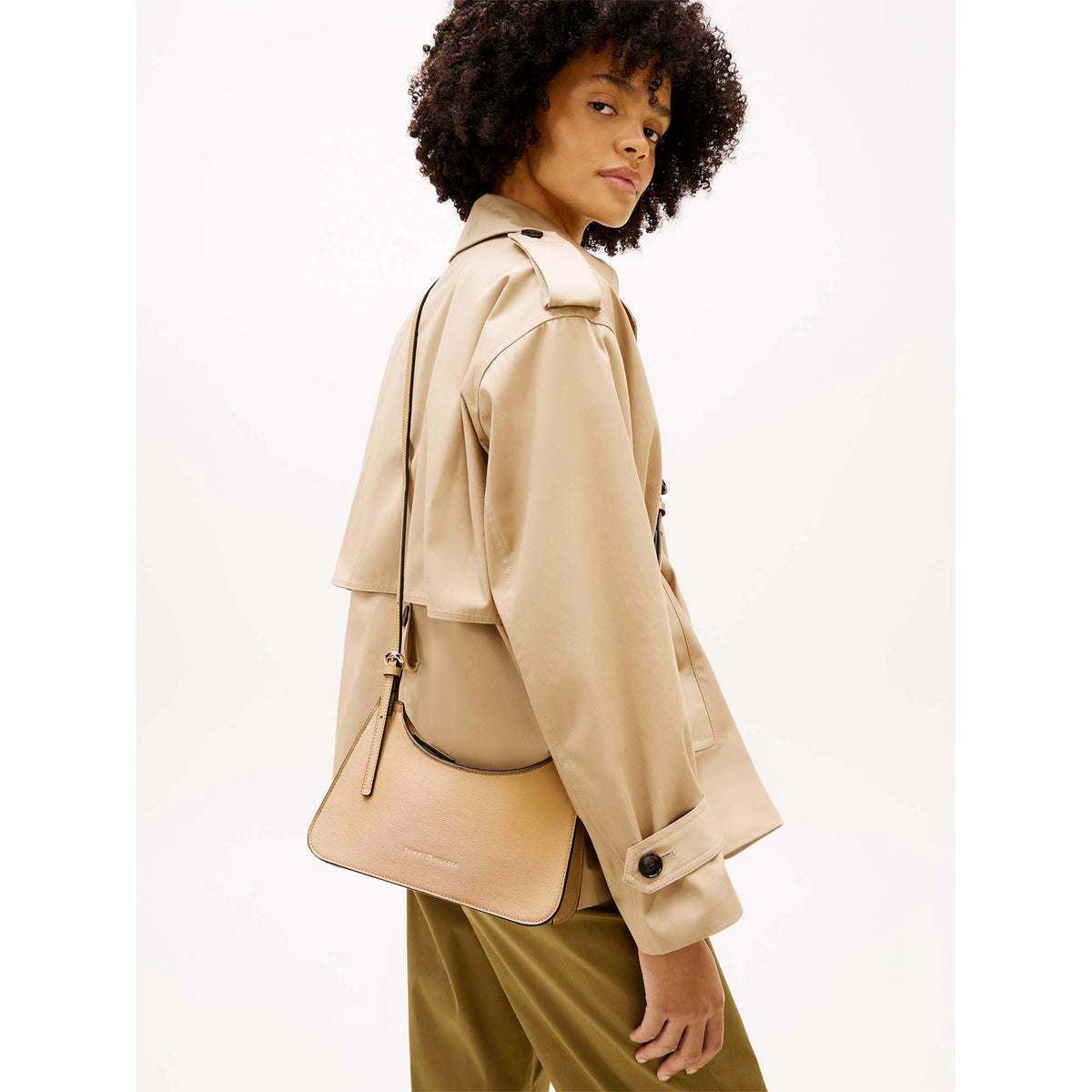 TH_MODERN_CROSSOVER_AW0AW18619_RBC_Image_5