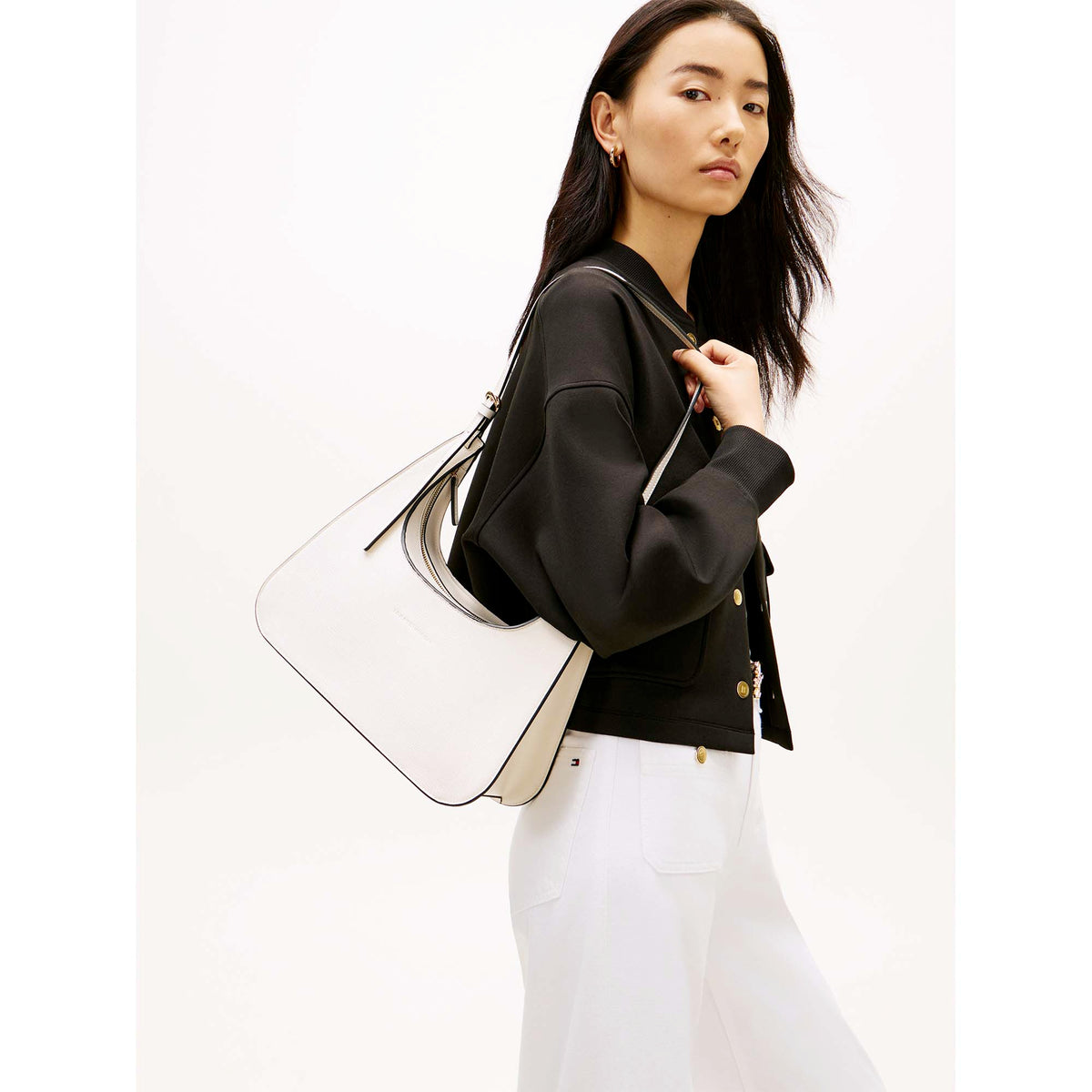 TH_MODERN_SHOULDER_BAG_AW0AW18620_AEO_Image_5