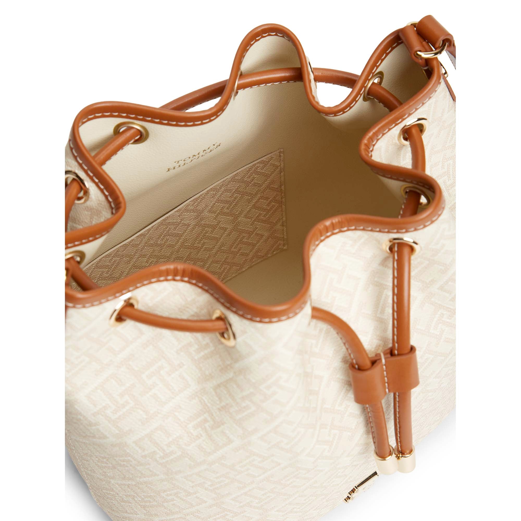 TH_MONOPLAY_BUCKET_LE_AW0AW18847_0F4_Image_4