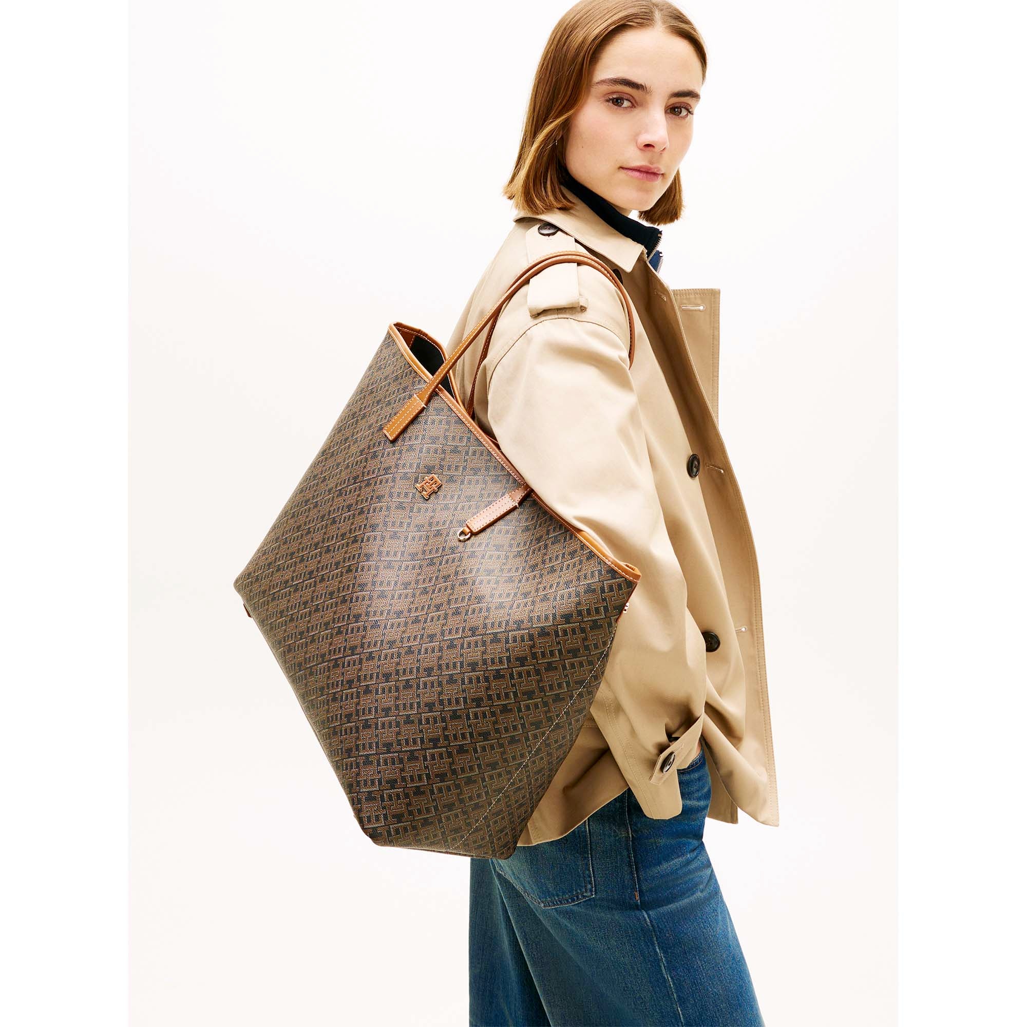 TH_MONOPLAY_MAXI_TOTE_LE_AW0AW18850_0GJ_Image_5