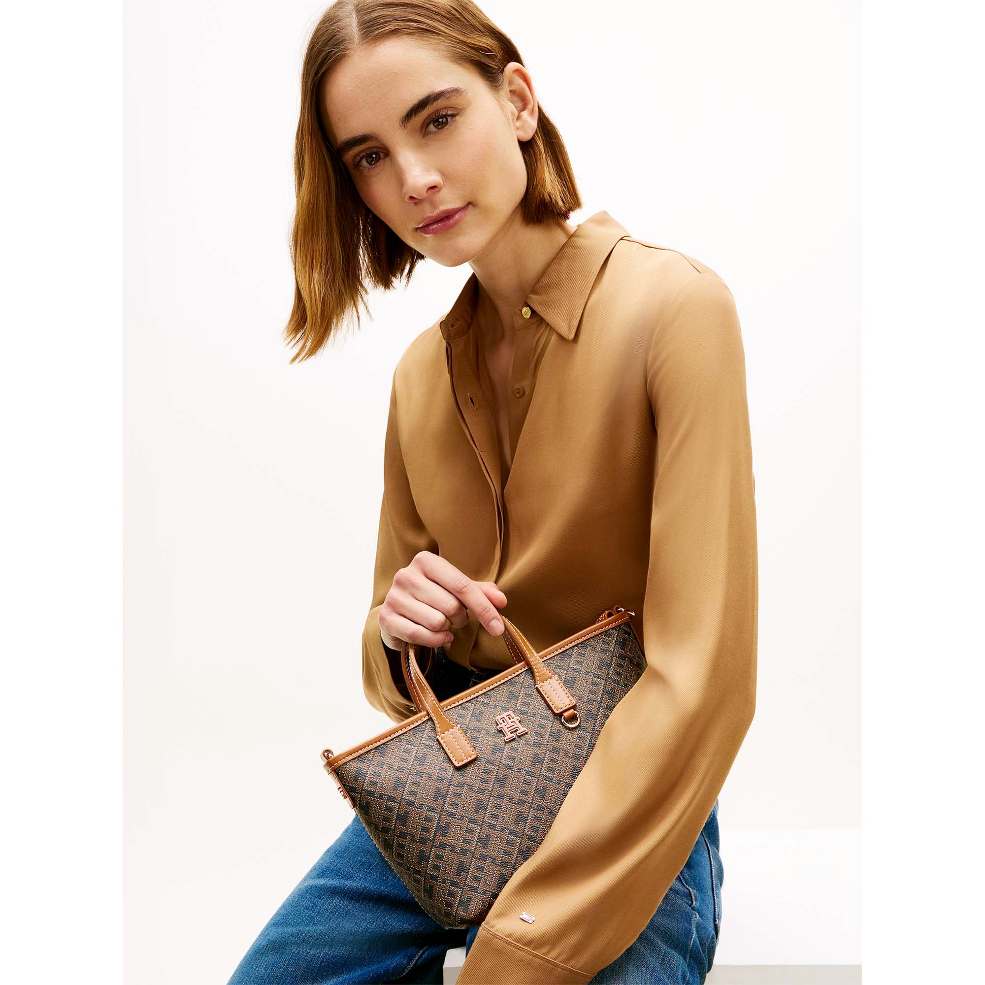 TH_MONOPLAY_MINI_TOTE_LE_AW0AW18848_0GJ_Image_5