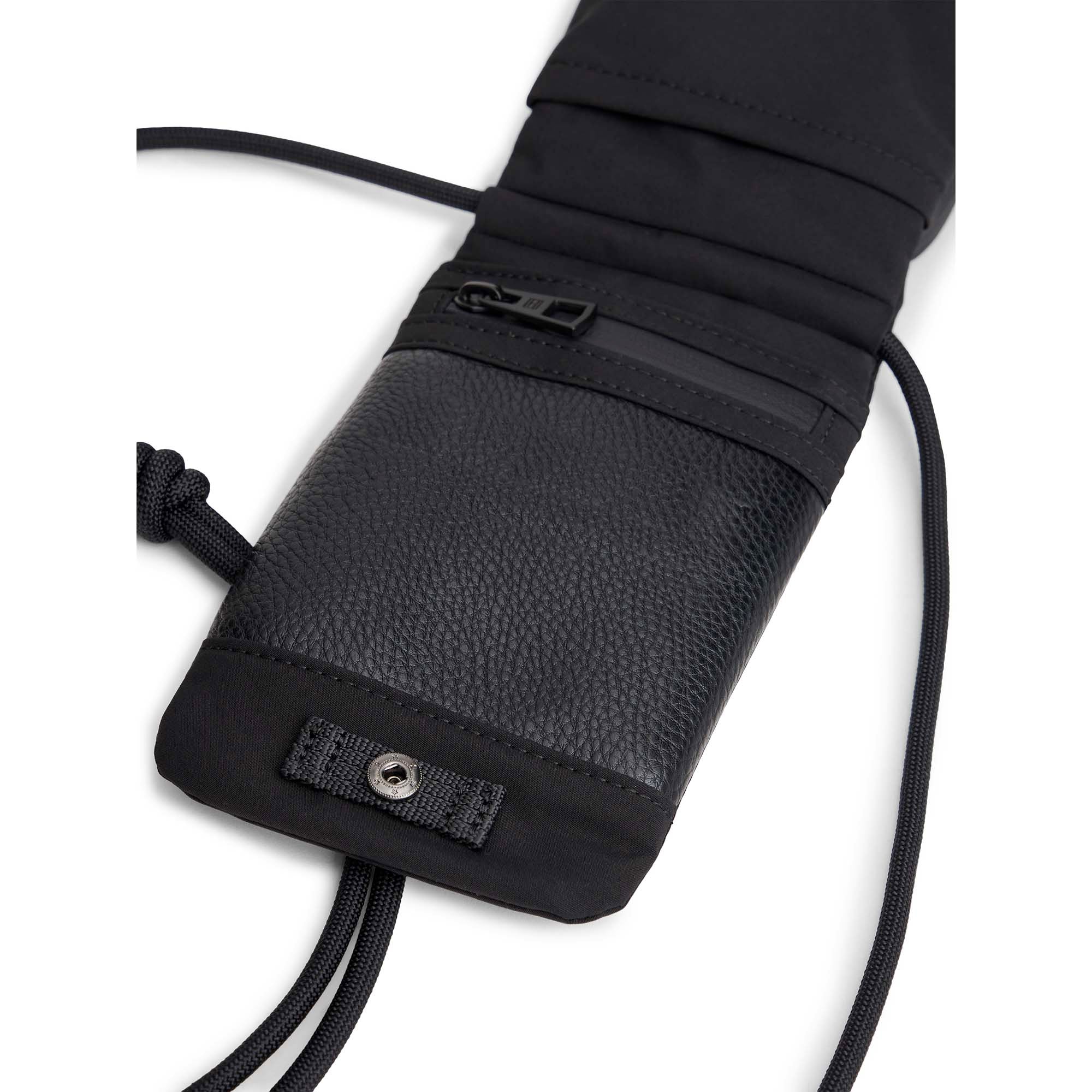 TH_TRAVEL_LANYARD_AM0AM14040_BDS_Image_3