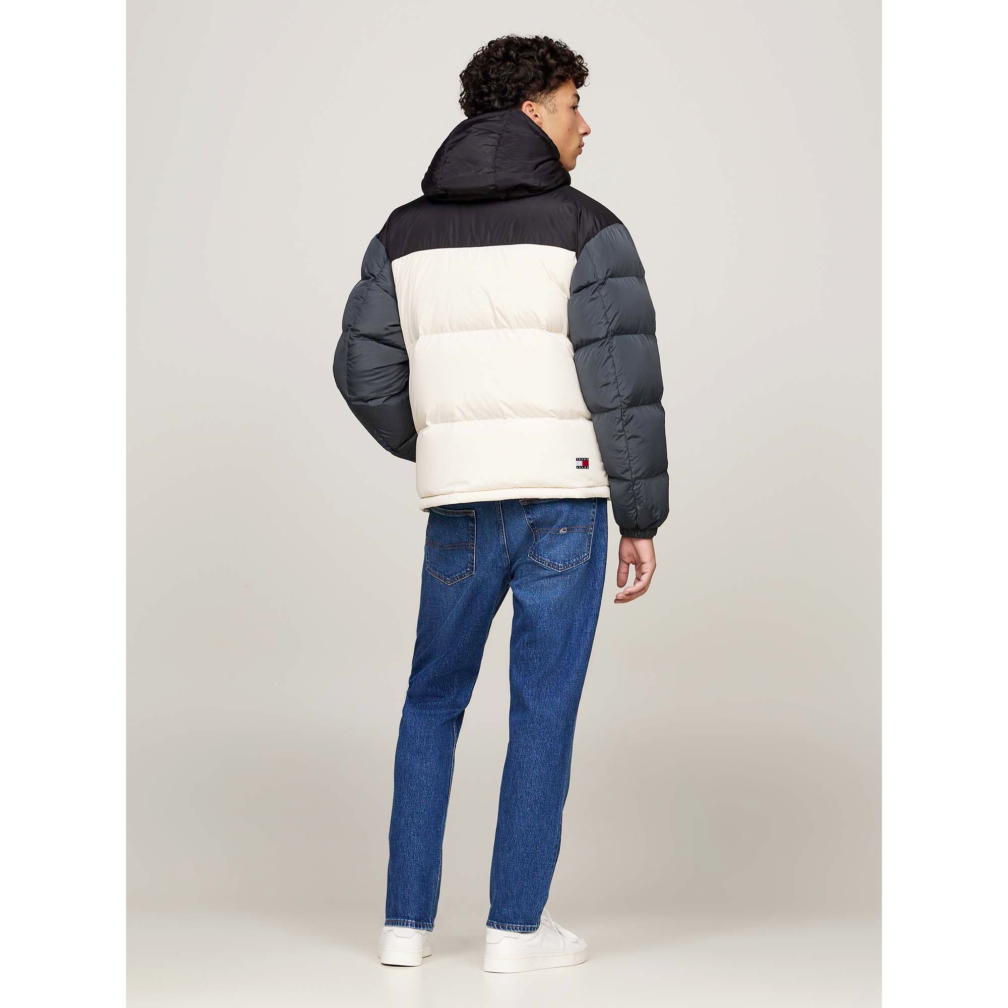 TJM_ALASKA_COLORBLOC_DM0DM19639_ACG_Image_3