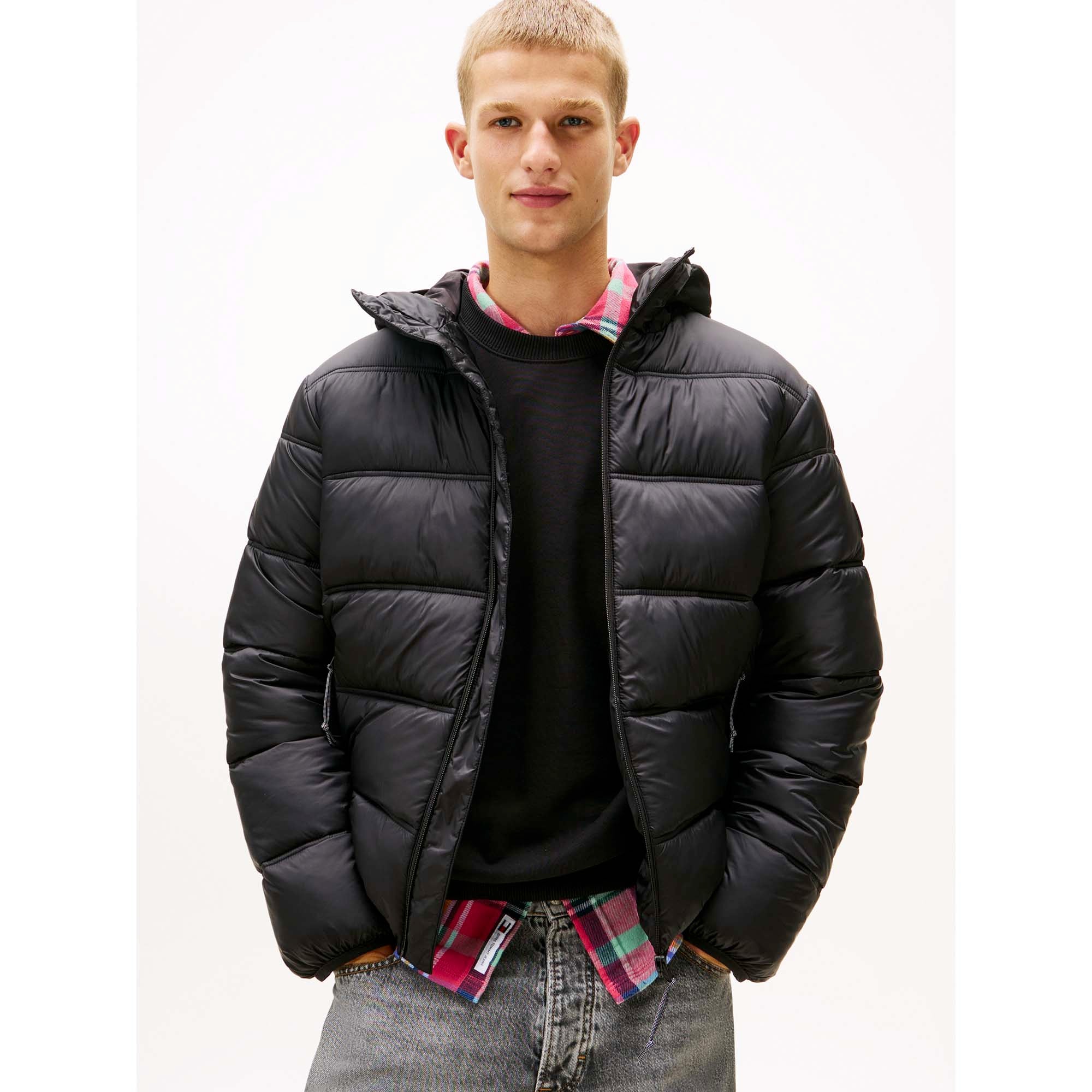 TJM_HOODED_LOGO_PUFFER_EXT_DM0DM22044_BDS_Image_2