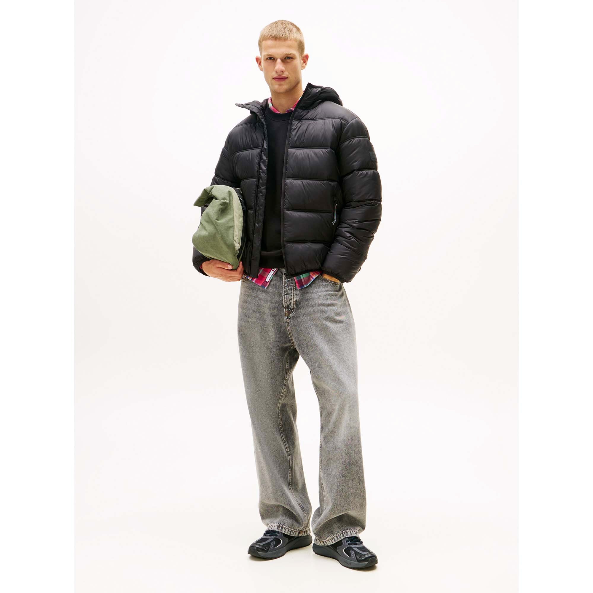 TJM_HOODED_LOGO_PUFFER_EXT_DM0DM22044_BDS_Image_5