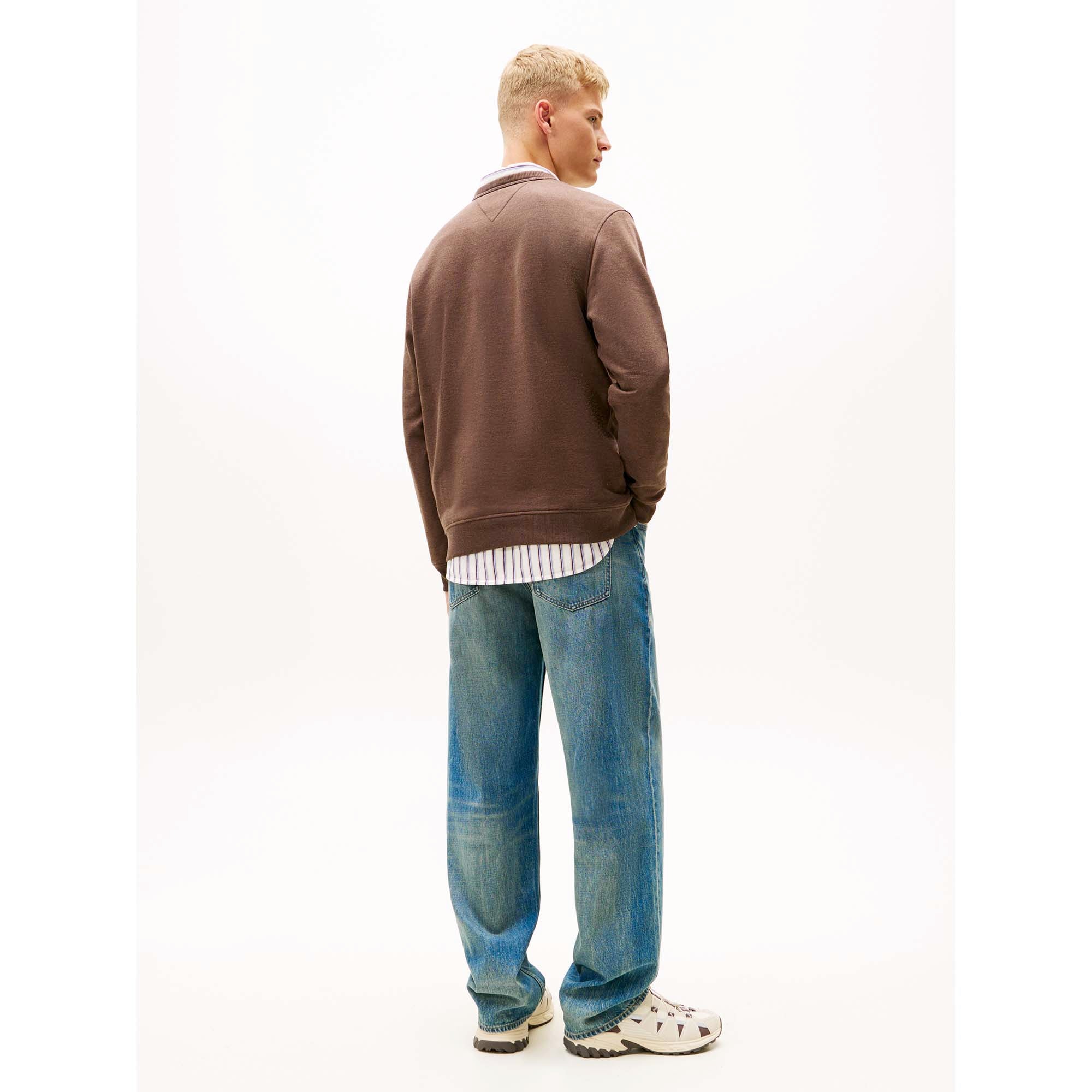 TJM_REG_BADGE_CREW_E_DM0DM22665_GW1_Image_3