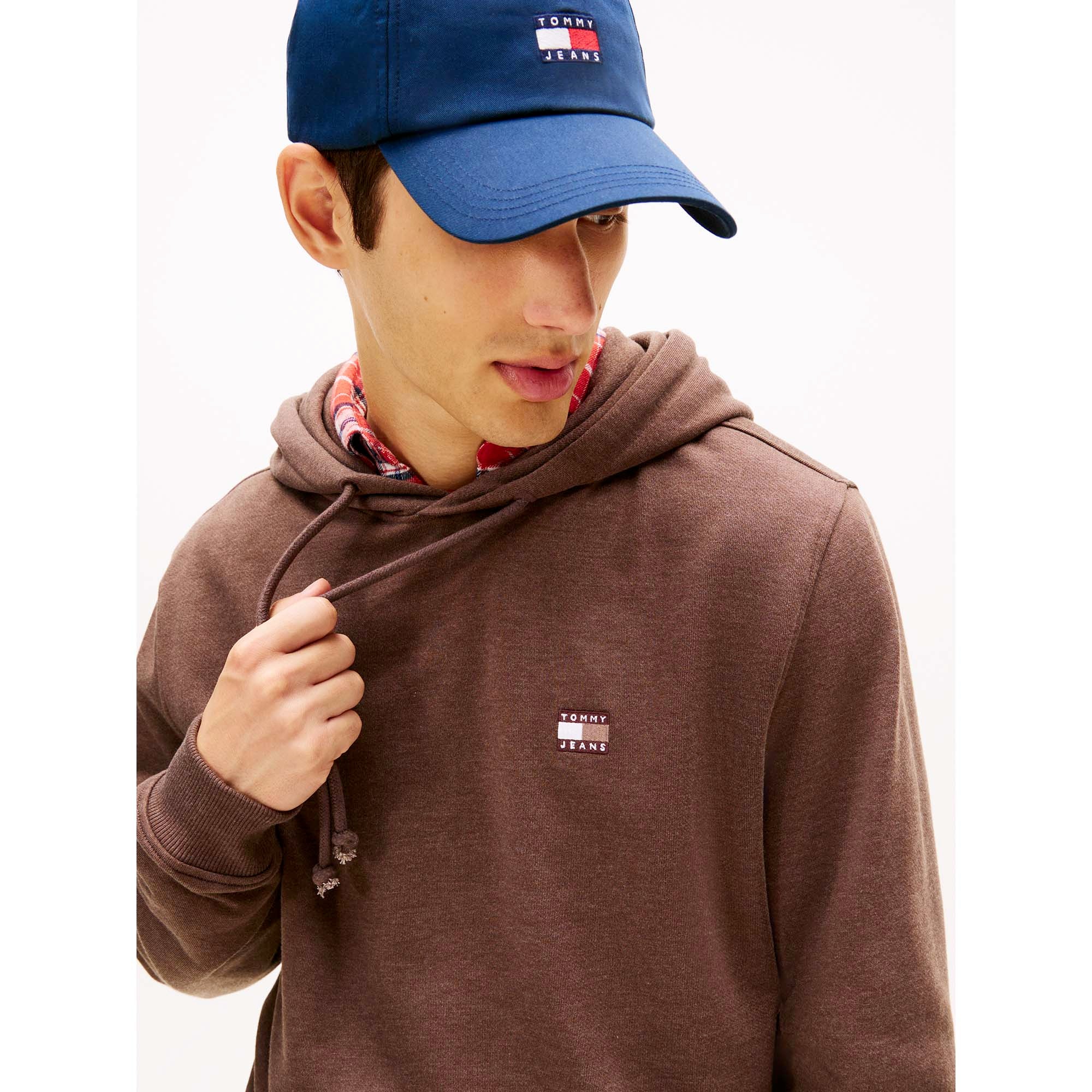 TJM_REG_BADGE_HOODIE_DM0DM22666_GW1_Image_4