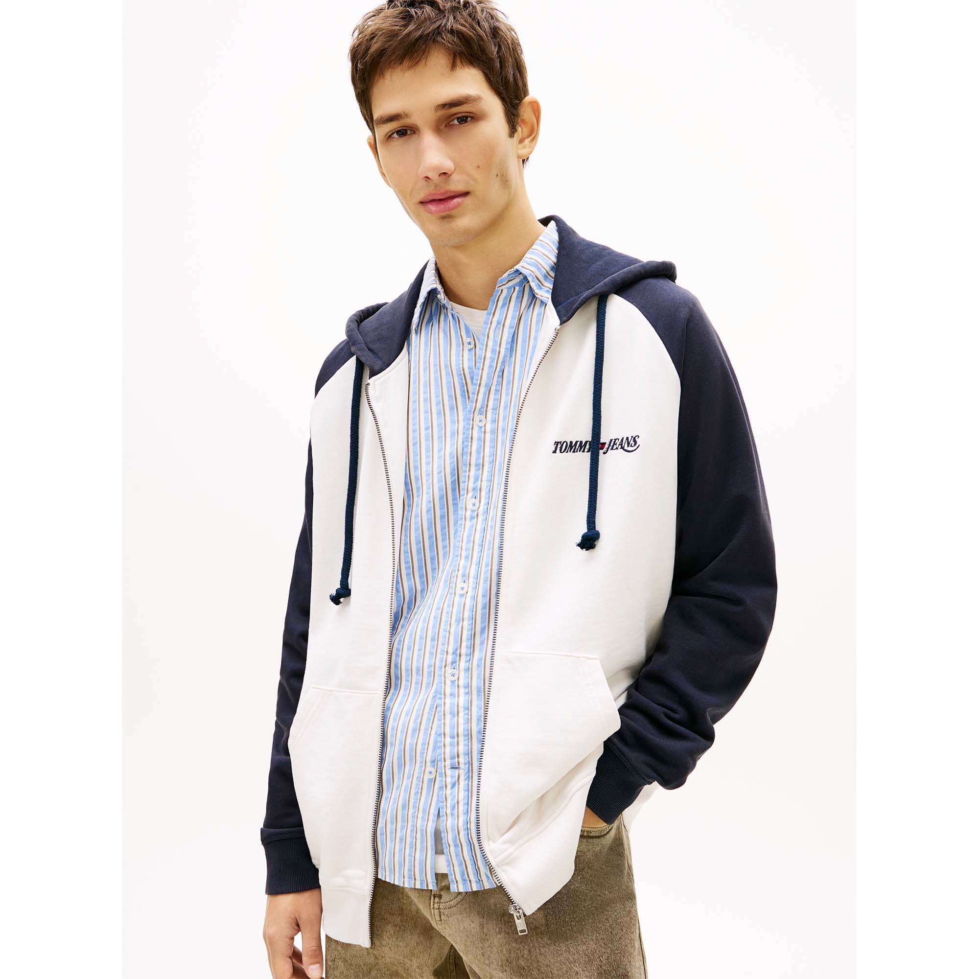 TJM_REG_LA_FZ_HOODIE_DM0DM22692_C1G_Image_2