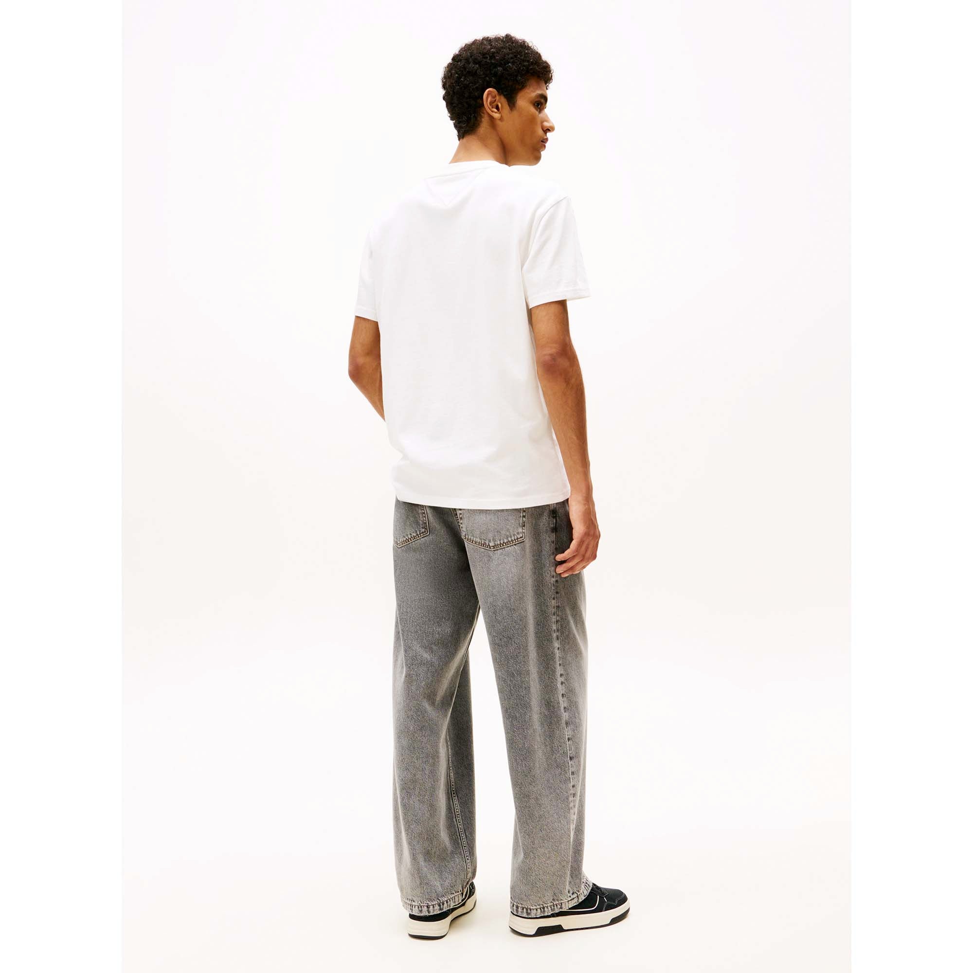 TJM_REG_PHOTO_FLAG_S_DM0DM22464_YBL_Image_3