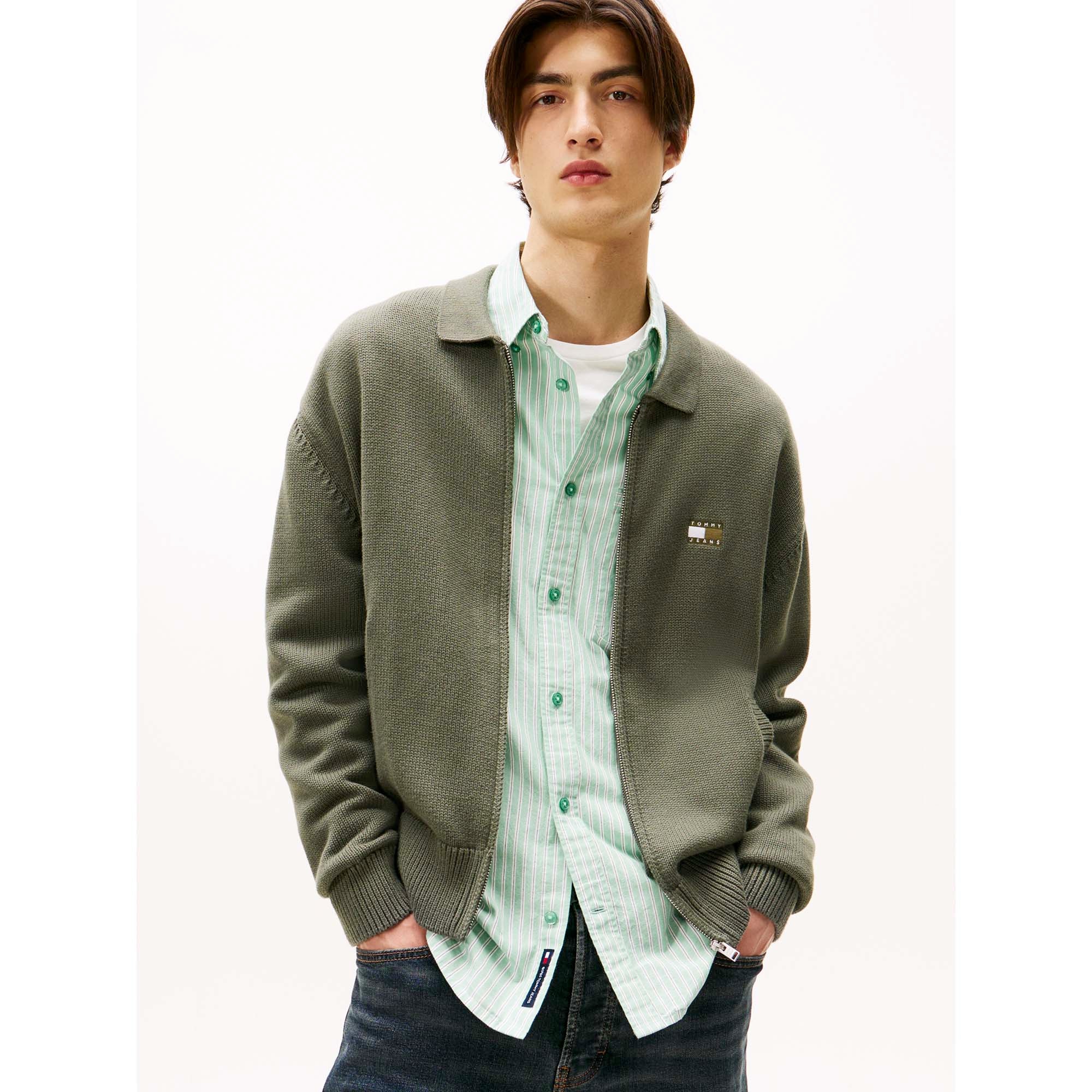 TJM_RLX_TNL_BADGE_FZ_DM0DM22106_MRH_Image_2