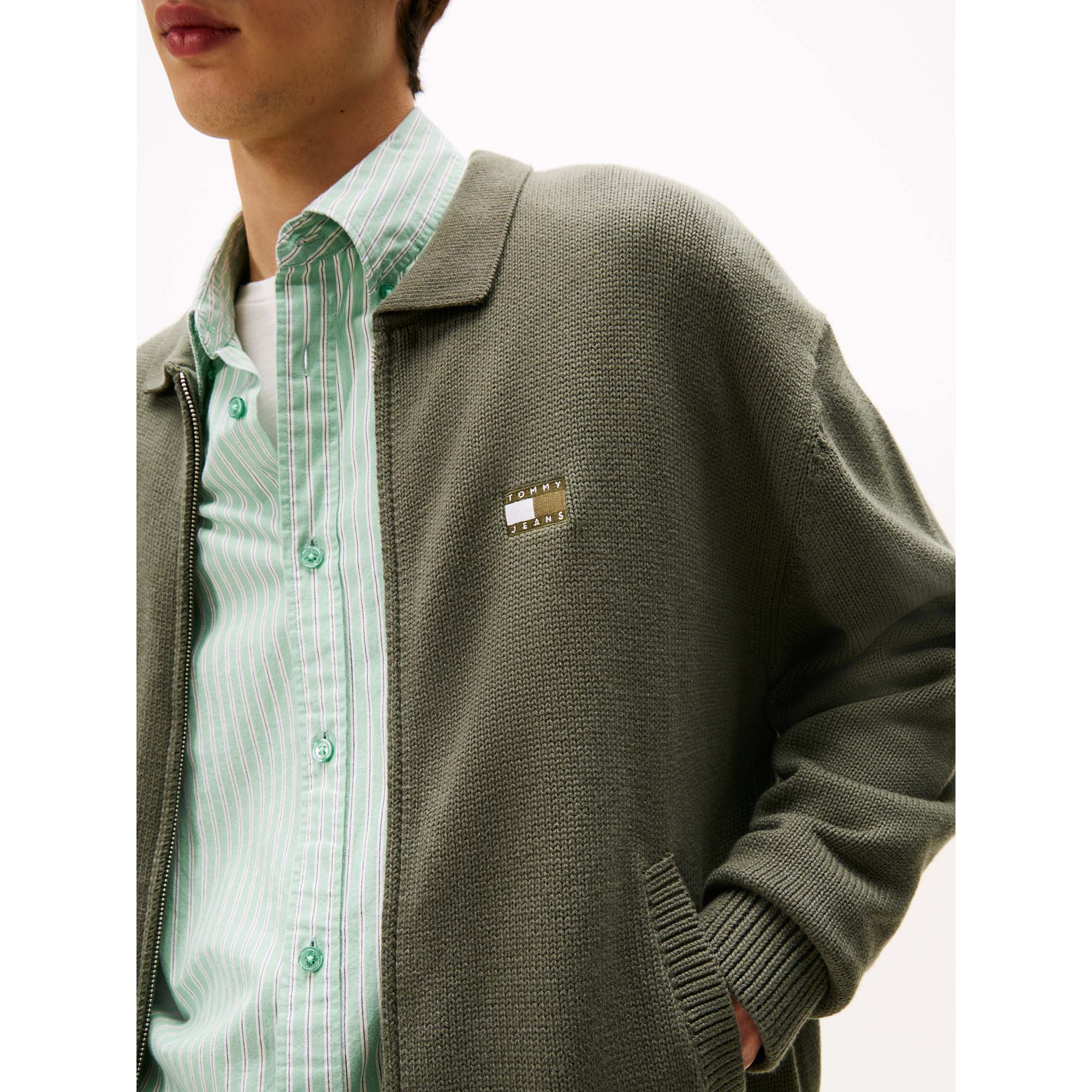 TJM_RLX_TNL_BADGE_FZ_DM0DM22106_MRH_Image_4