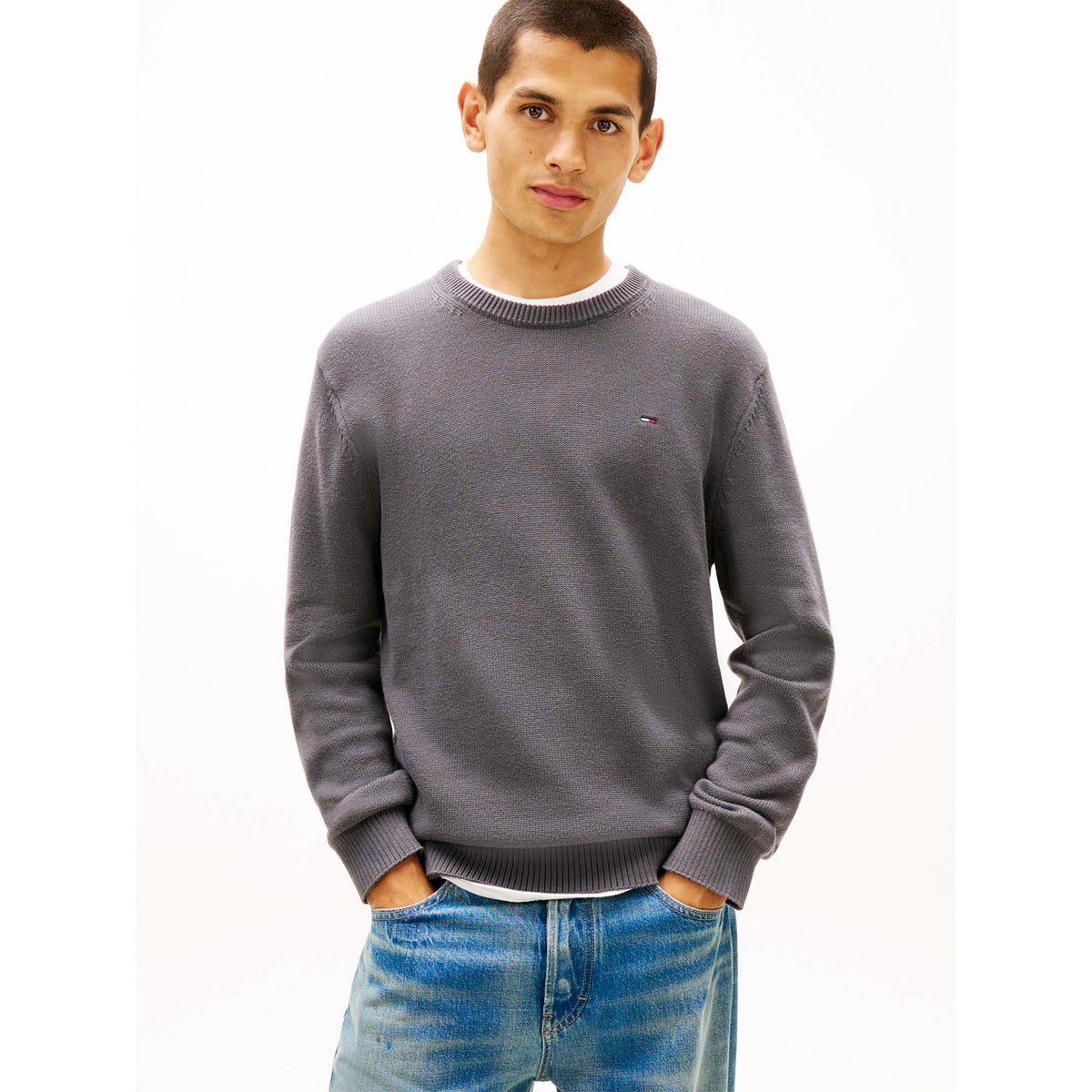 TJM_SLIM_ESS_SWEATER_DM0DM21787_PT2_Image_2