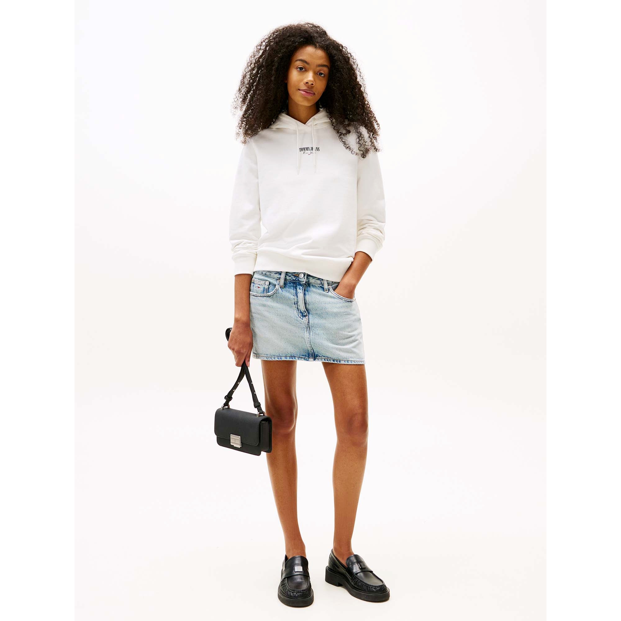 TJW_REG_ESS_LOGO_2_H_DW0DW20943_YBL_Image_4